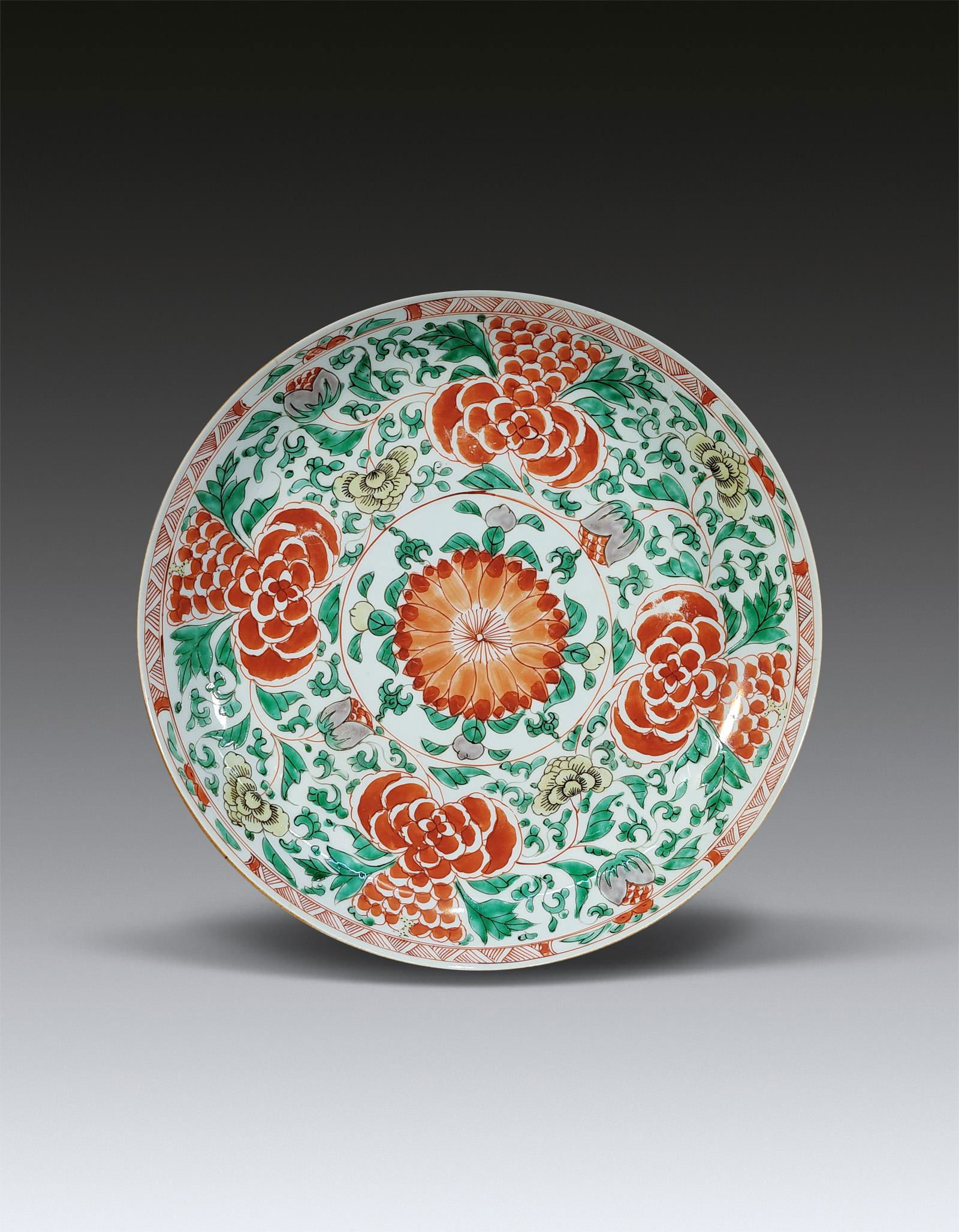 A Chinese kangxi Wucai Flower Plate 1661-1722 (1 of 7)
