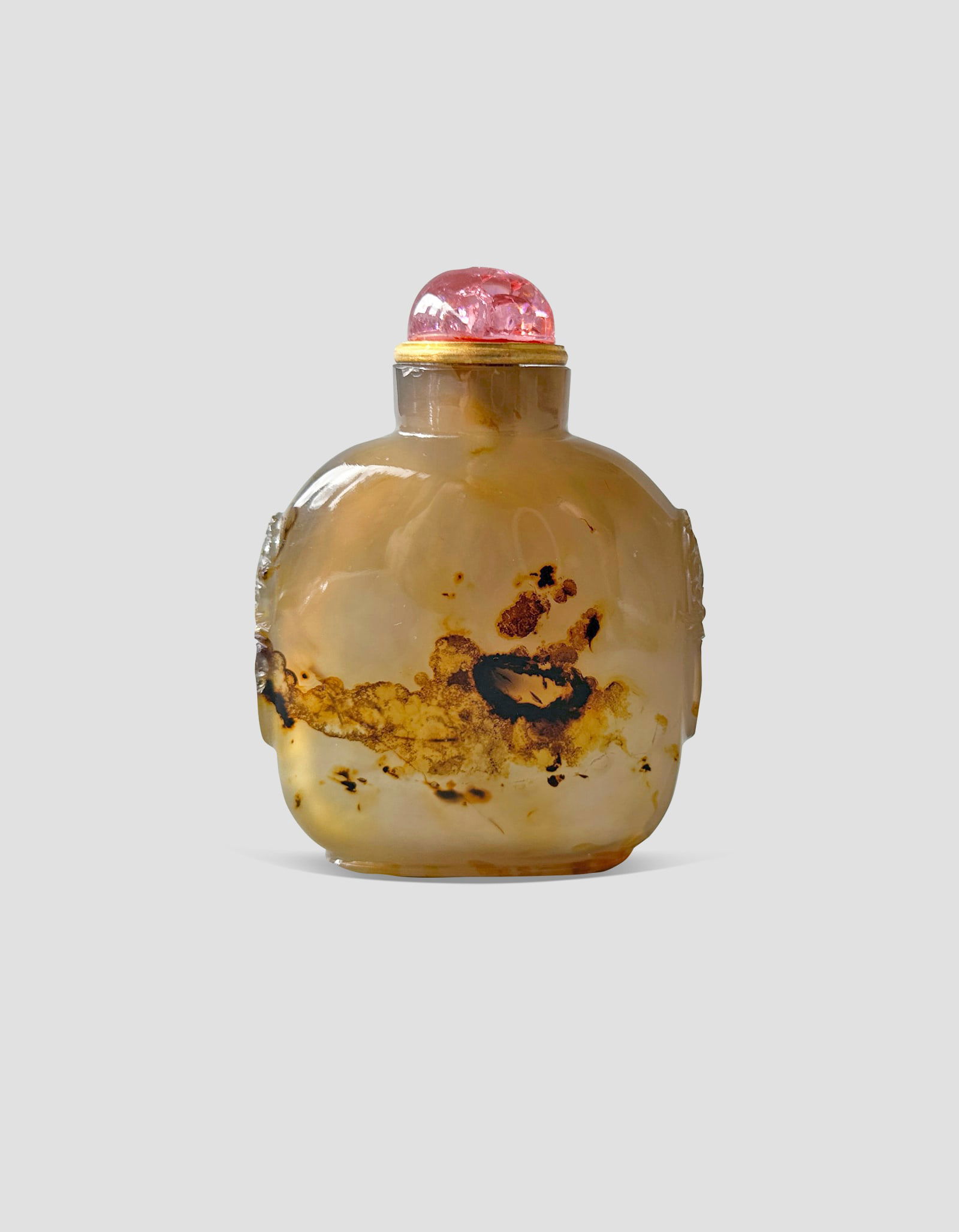 A Chinese Agate Snuff Bottle Mid Qing Dynasty (1 of 7)