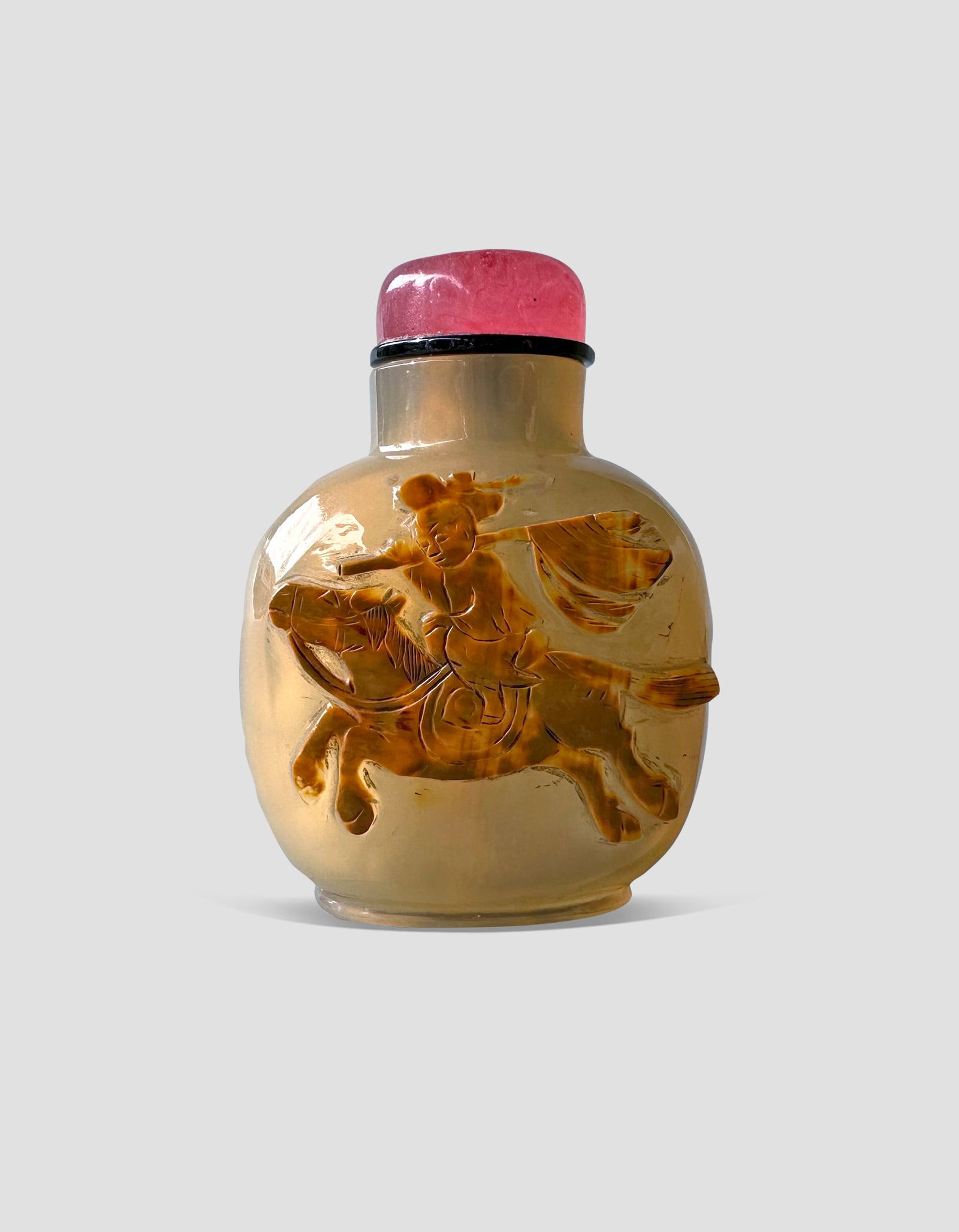 A Chinese Agate Figure Snuff Bottle Mid Qing Dynasty (1 of 7)