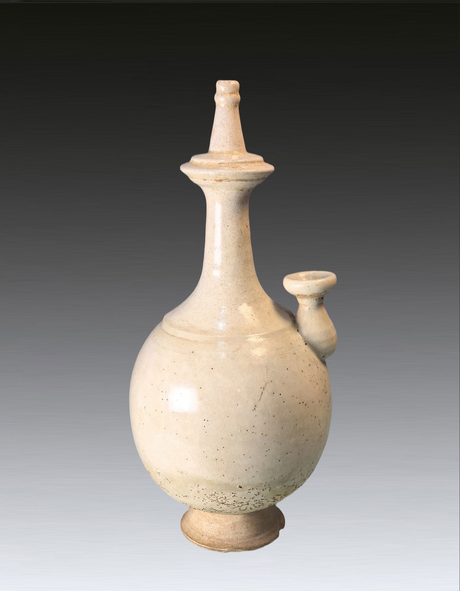A Chinese White Glazed Vase Sui Tang Dynasty (1 of 6)