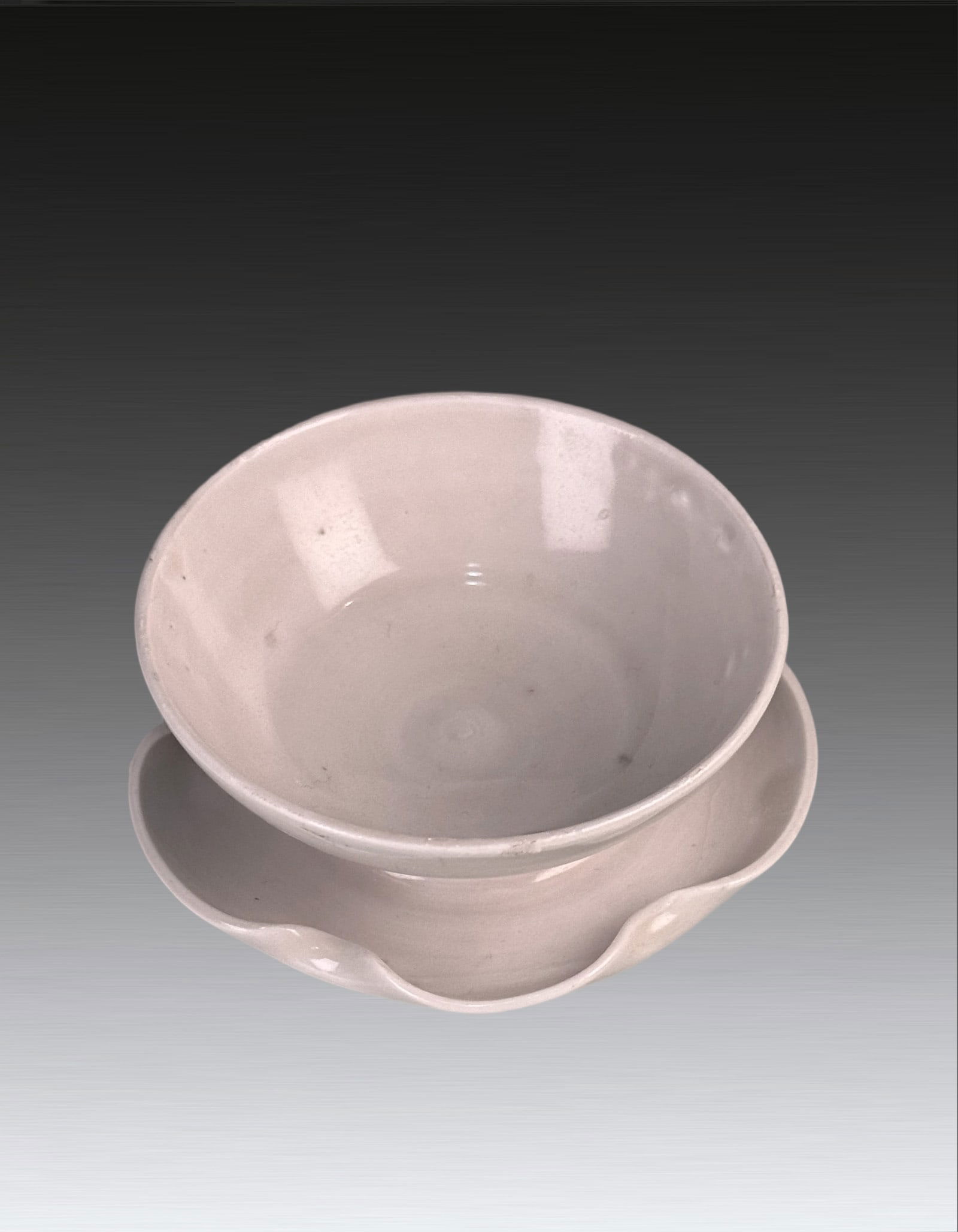 A Chinese White Glazed Flower Bowl Tang Dynasty AD618-907 (1 of 7)