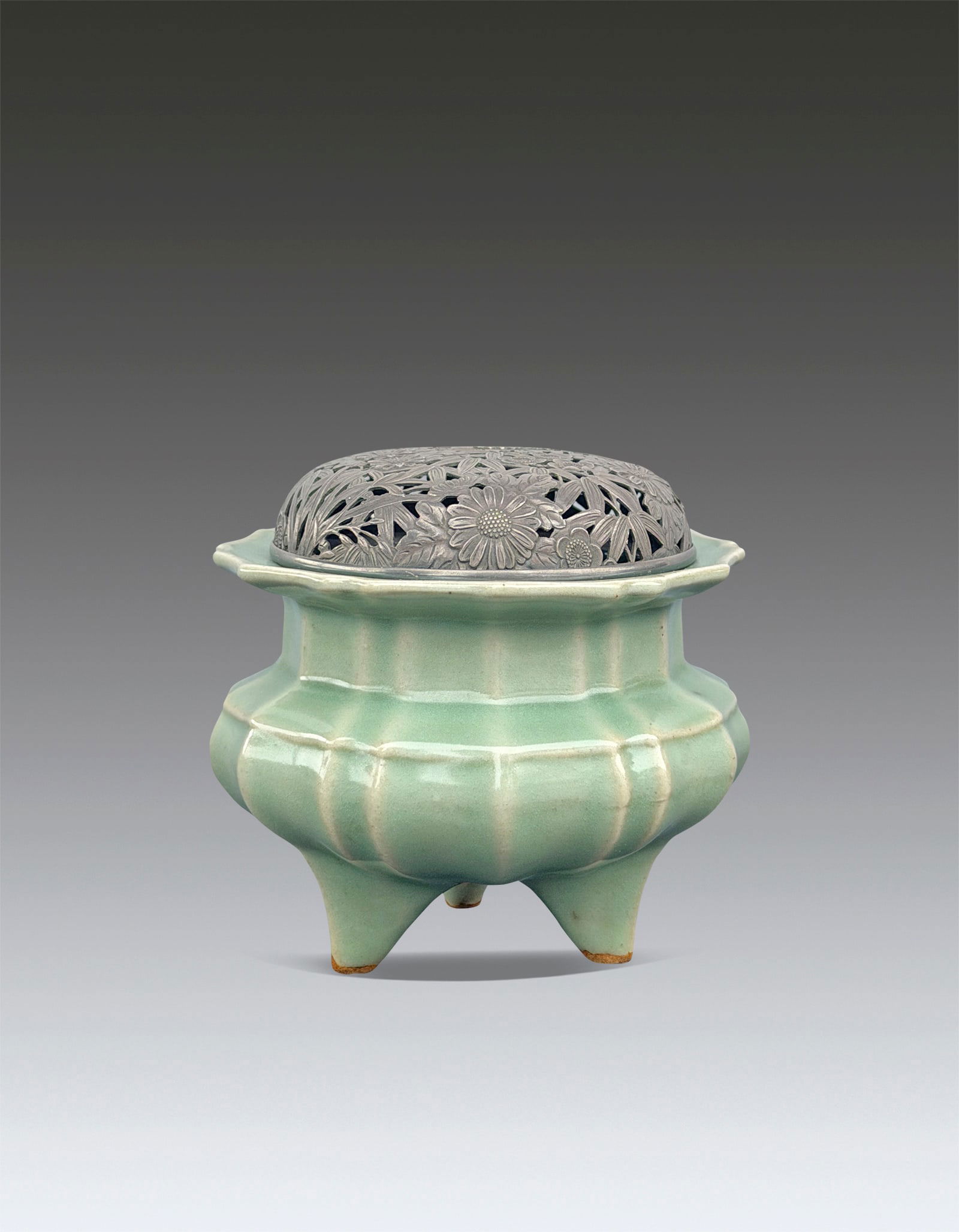 A Chinese Celadon Sencor Southern Song Dynasty (1 of 12)