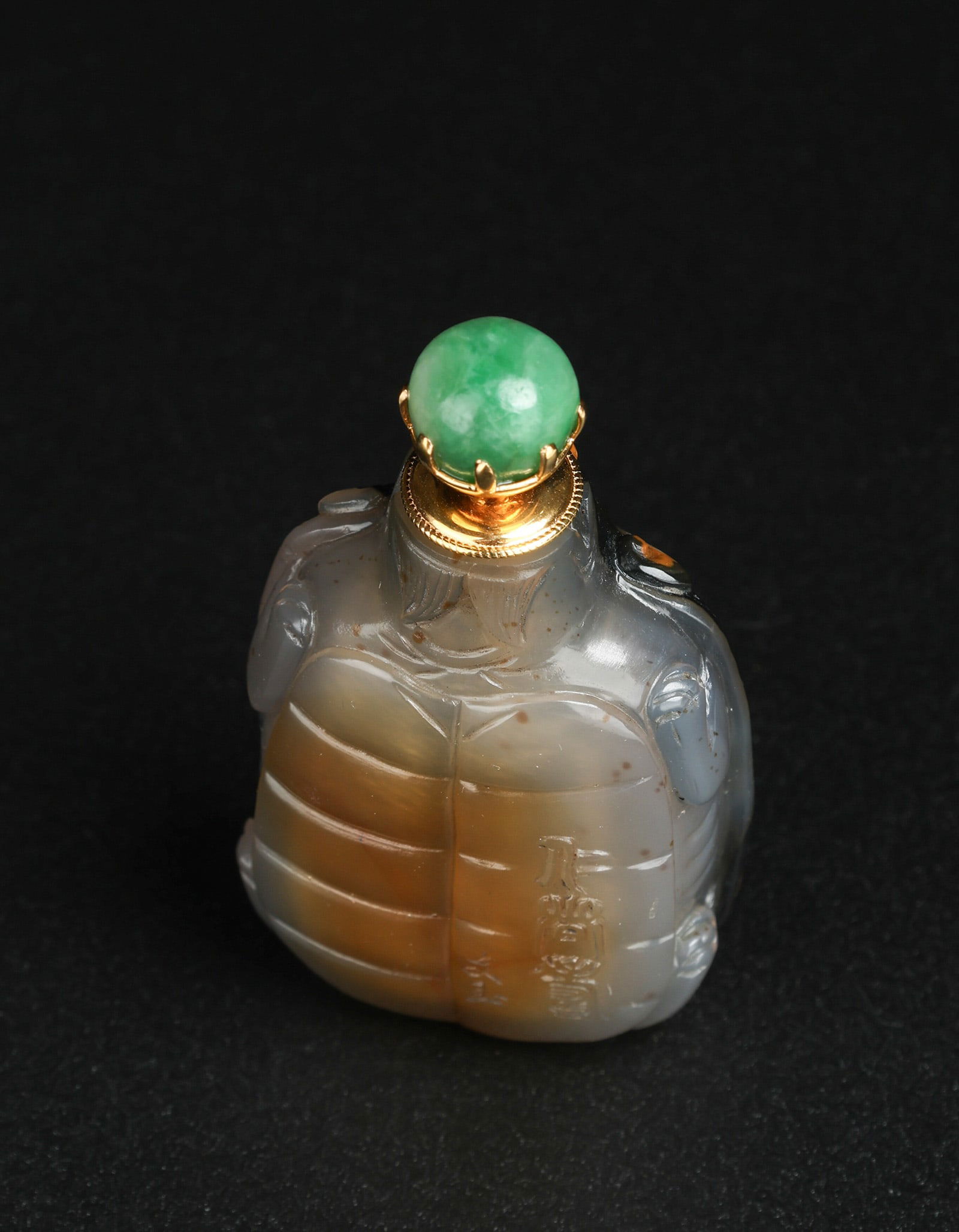 A Chinese Agate Snuff Bottle Qing Dynasty 1644-1912 (1 of 8)