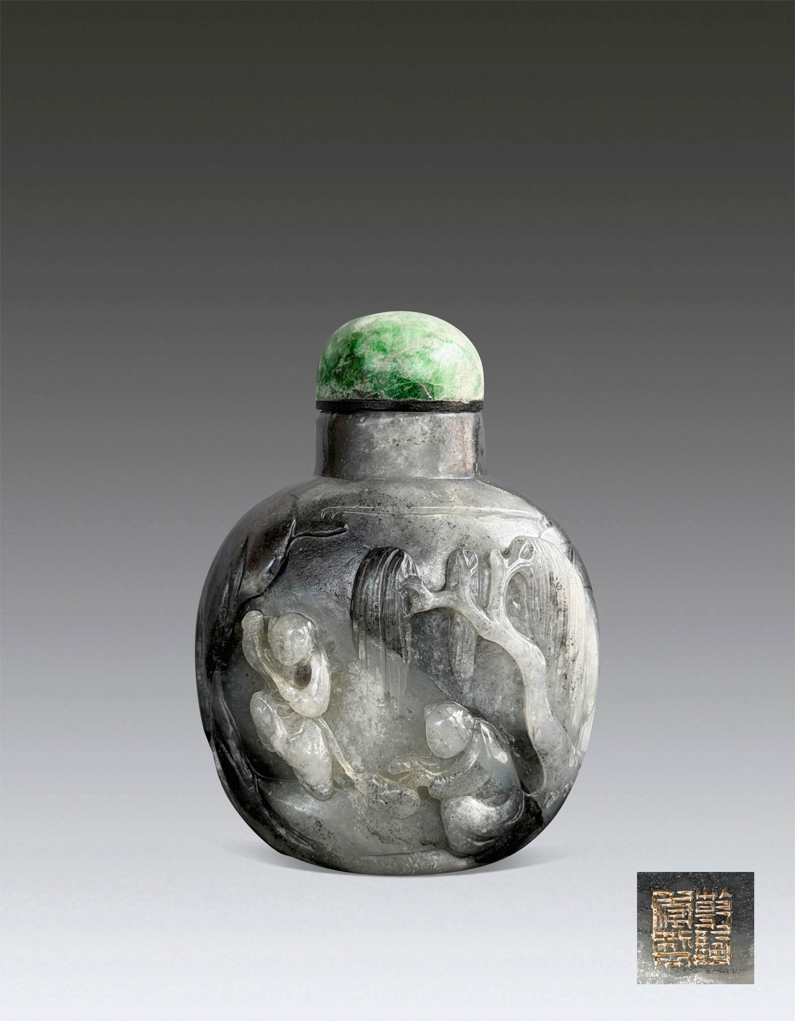 A Chinese black and White Jade Figure Snuff Bottle Qing Dynasty (1 of 8)