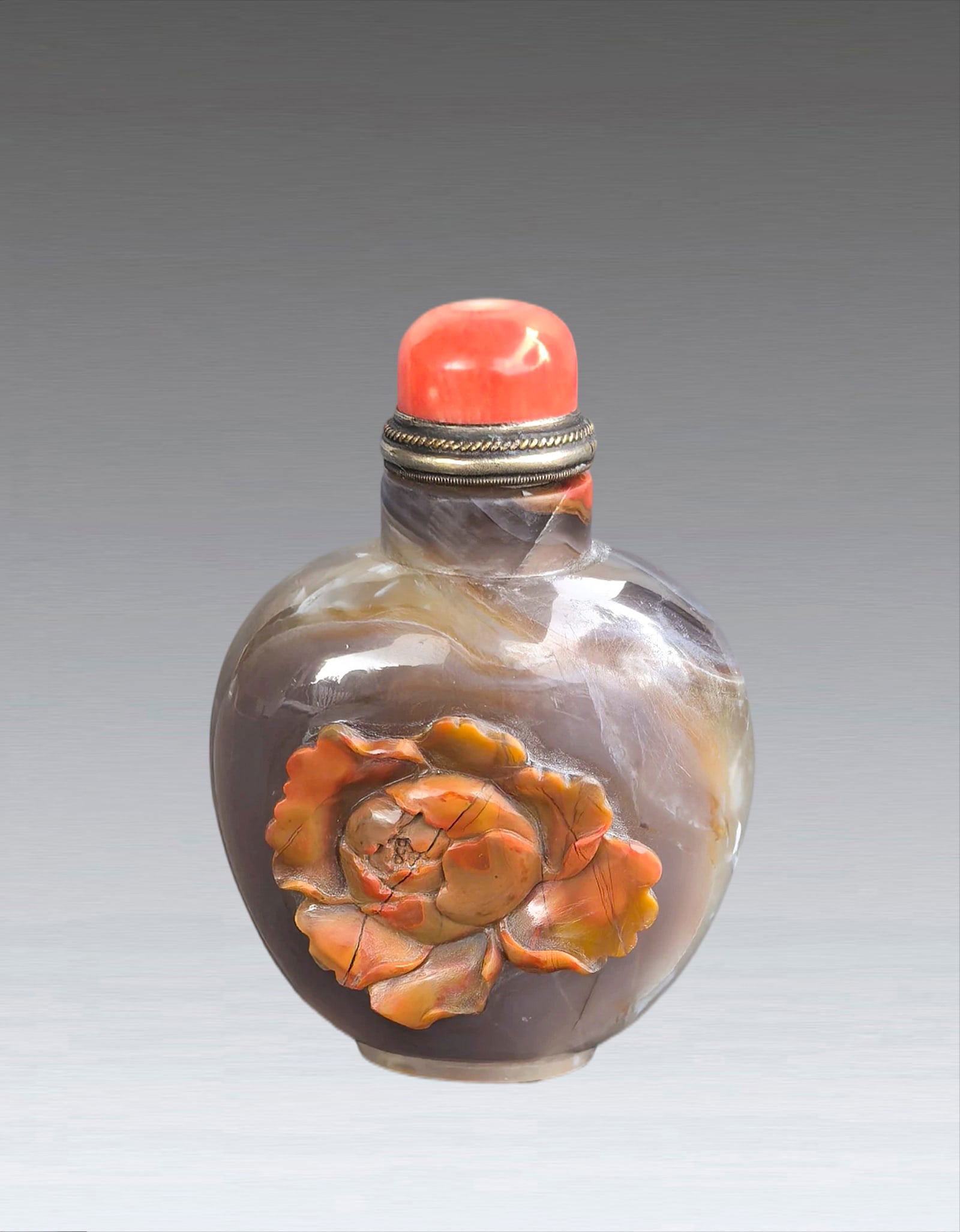 A Chinese Agate snuff Bottle Qing Dynasty 1644-1912 (1 of 8)