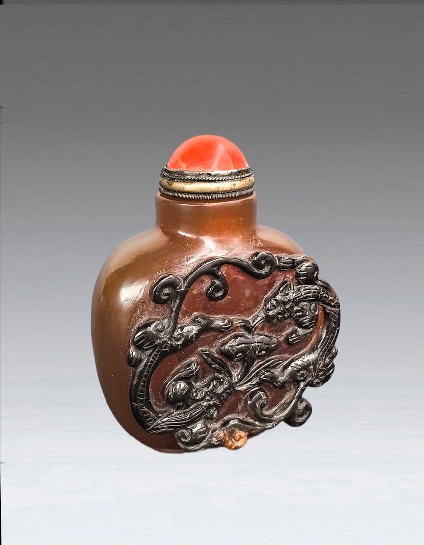 A Chinese Agate Dragon Snuff Bottle Qing Dynasty 1644-1912 (1 of 9)