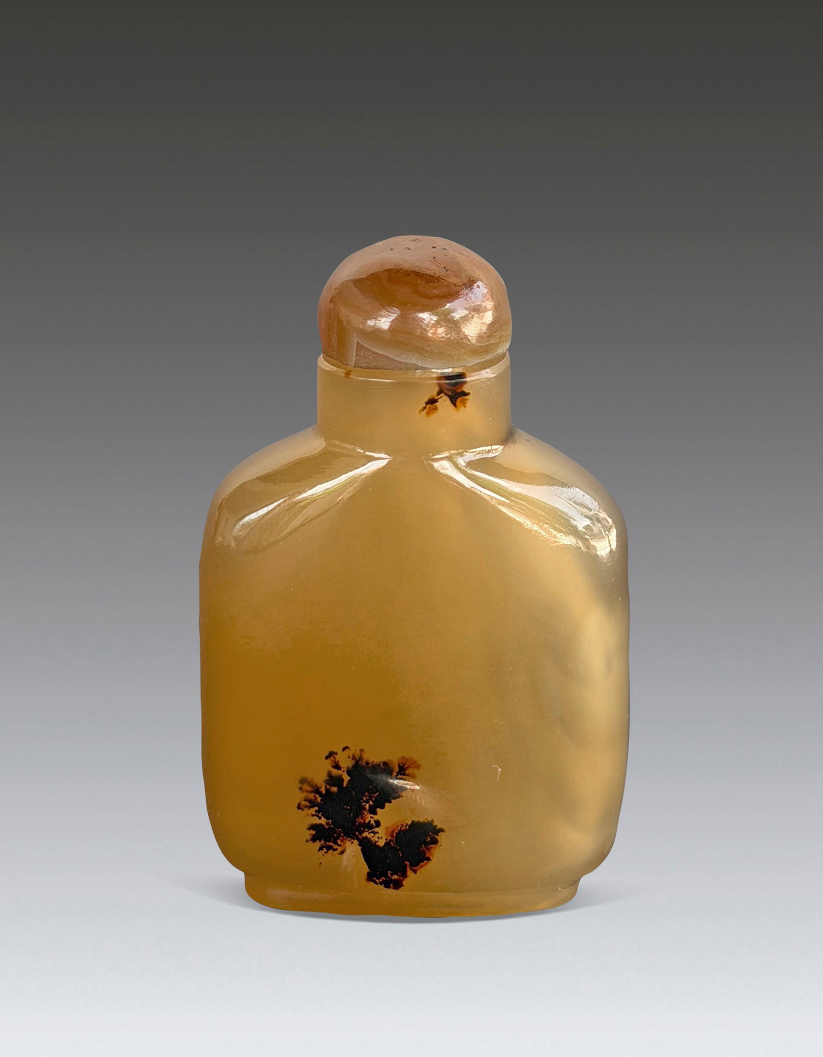A Chinese Agate Snuff Bottle Qing Dynasty 1644-1912 (1 of 7)