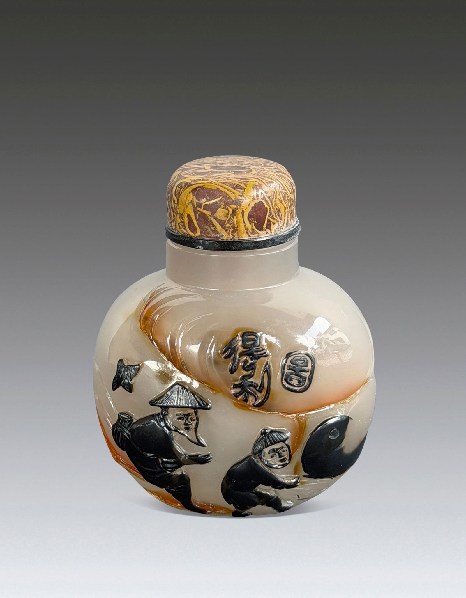 A Chinese Agate Figure Snuff Bottle Qing Dynasty 1644-1912 (1 of 7)