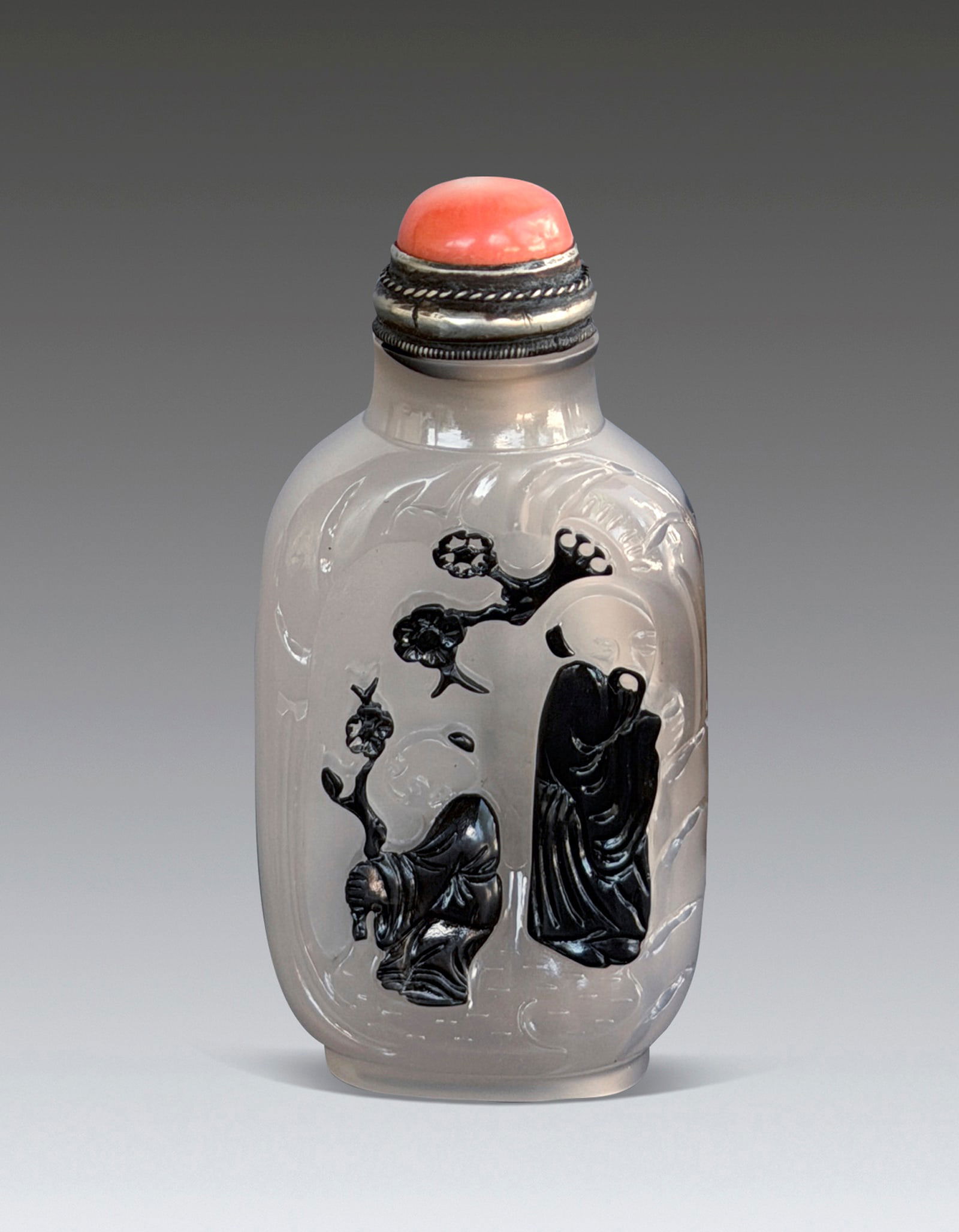 A Chinese Agate Figure Snuff Bottle Qing Dynasty 1644-1912 (1 of 8)
