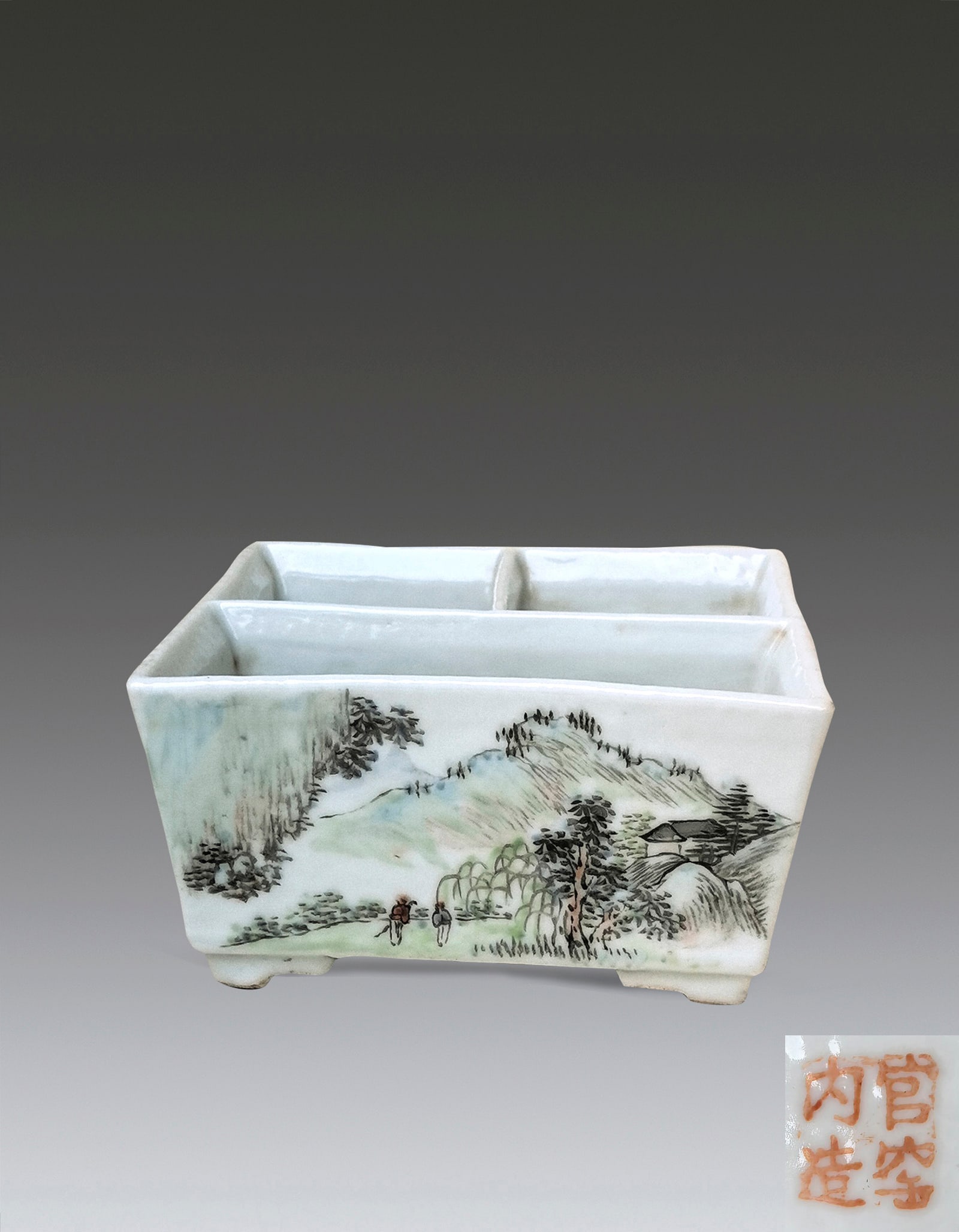 A Famille Rose Figure Waterwasher Republic of China: 251156 民国浅降彩人物四方笔洗 A Famille Rose Figure Waterwasher Republic of China USD700-1000 12.5x12x7cm 款识:青