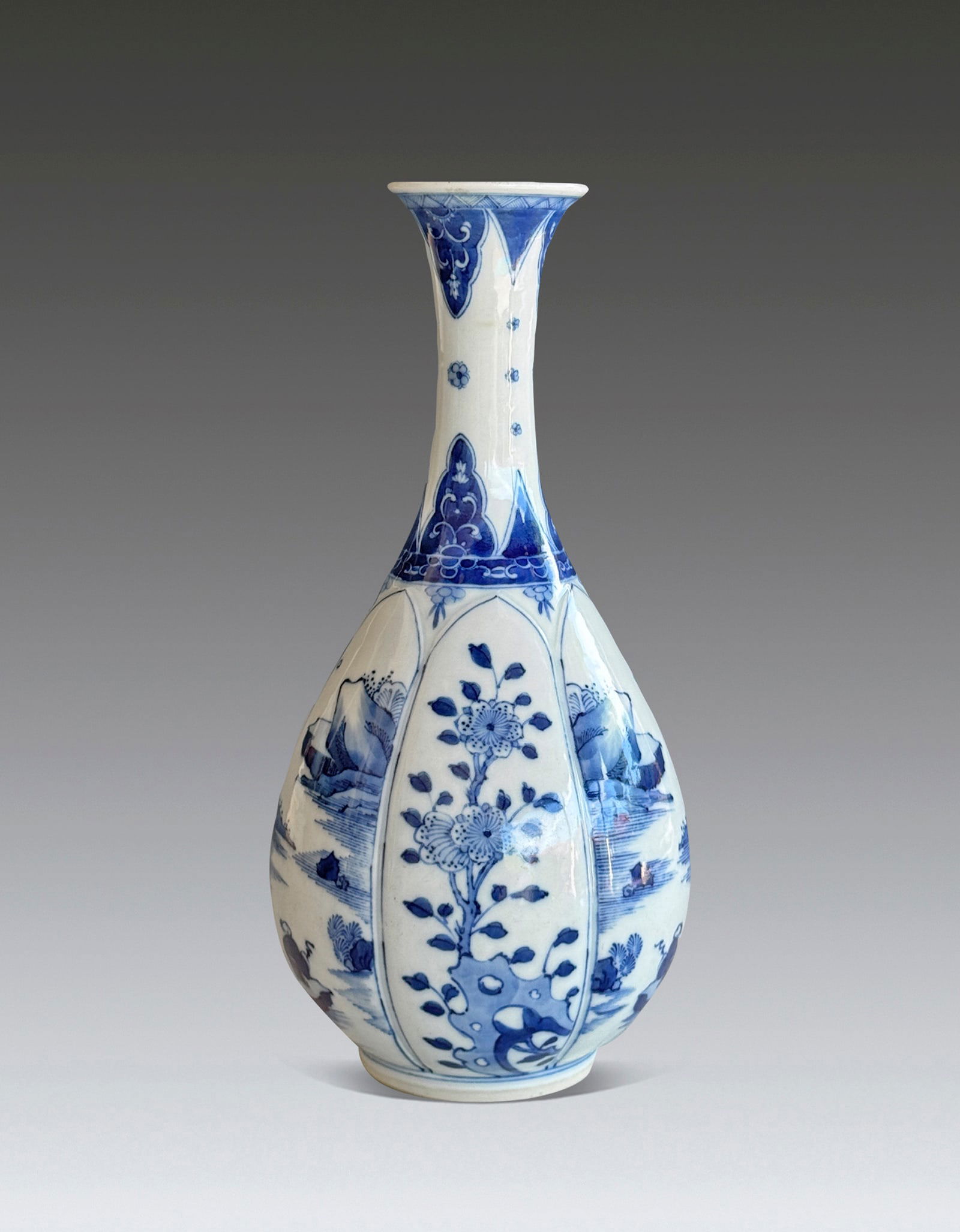 A Chinese Blue and White Landscape Vase Qing Kangxi 1661-1722 (1 of 10)