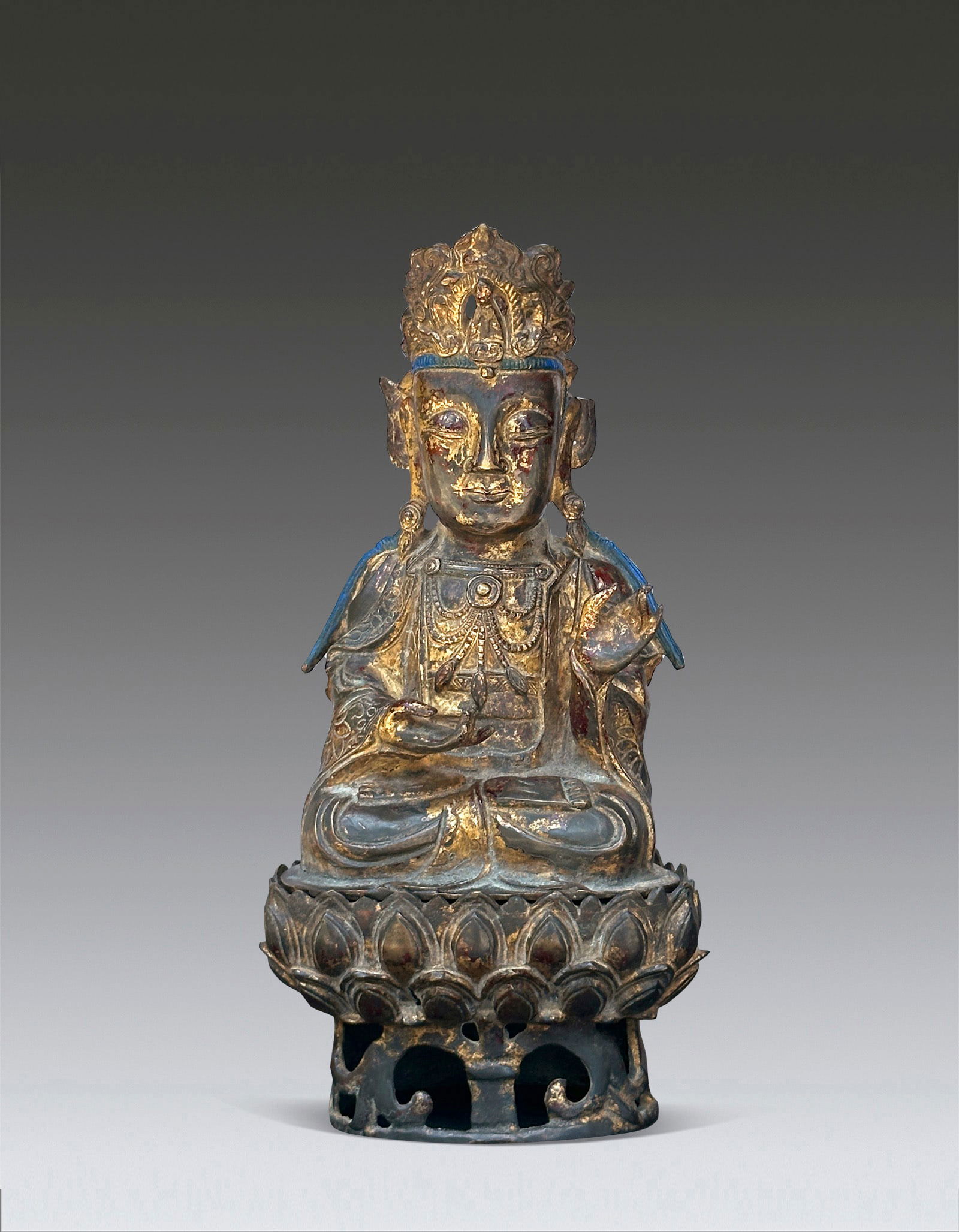 A Chinese Gilt Bronze Guanyin Ming Dynasty: 251207 明代铜鎏金观音佛造像 A Chinese Gilt Bronze Guanyin Ming Dynasty USD2000-4000 H30.5cm 来源:日本收藏