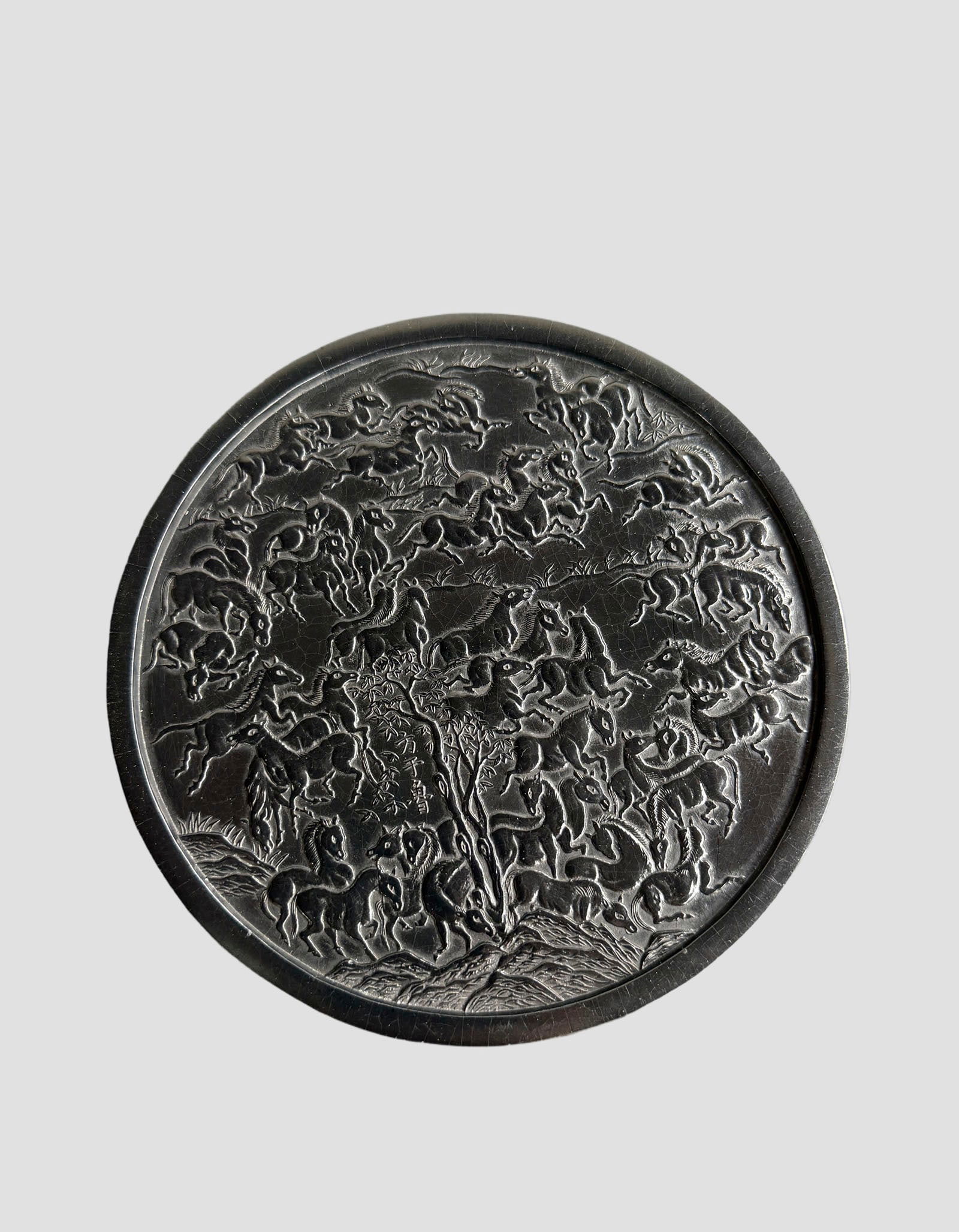 A Chinese Ink Cake with Horses Ming Wanli Mark with Fang Yulu Mark: 251236 明万历年制方于鲁百骏图墨 A Chinese Ink Cake with Horses Ming Wanli Mark with Fang Yulu Mark USD1000-1500 D13.5cm 款