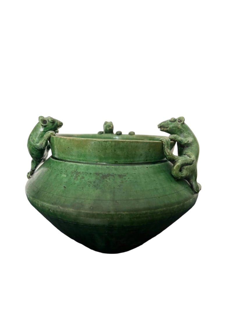 A Green Glazed Mouse Pottery Jar Tang Dynasty: 261022 唐代绿釉堆塑双鼠纹陶罐 A Green Glazed Mouse Pottery Jar Tang Dynasty USD1000-2000 外壁施绿釉ʌ