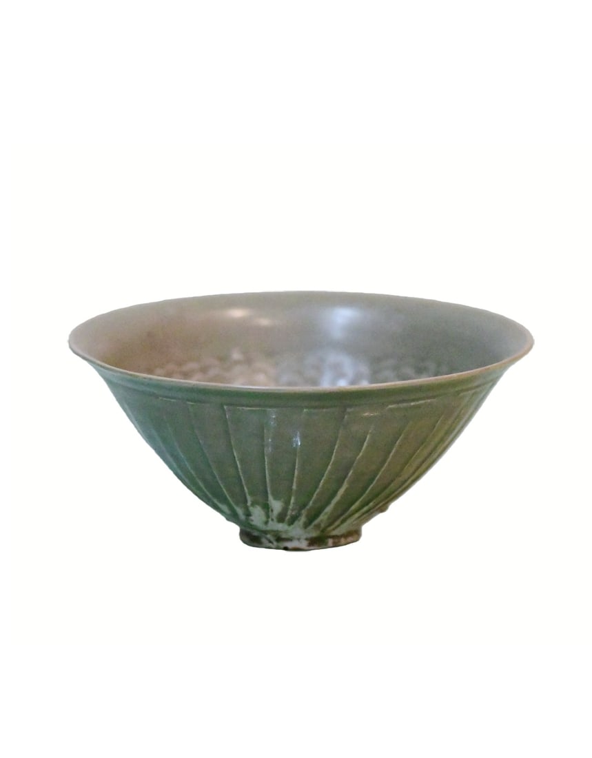 A Yaozhou Kiln Celadon Glazed Fish Bowl Song Dynasty: 261024 ?????????????? A Yaozhou Kiln Celadon Glazed Fish Bowl Song Dynasty USD1000-2000 ???? ???????????? ??????????????????????????????????????????????????????????????????????????????????????????????
