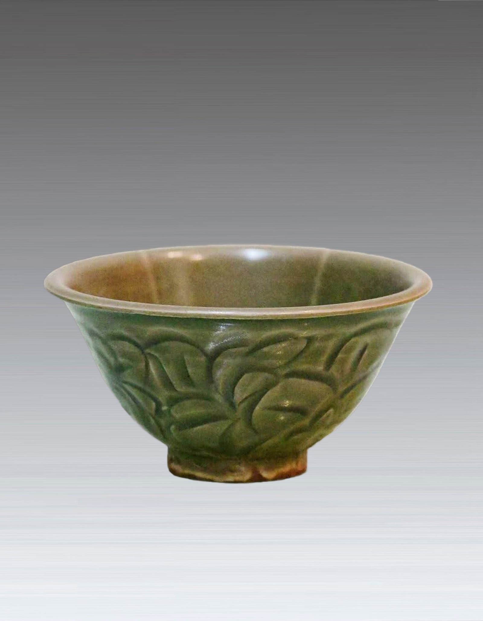 A Yaozhou Kiln Flower Shaped Bowl Song Dynasty: 261030 宋耀州窑六瓣葵口花瓣碗 A Yaozhou Kiln Flower Shaped Bowl Song Dynasty USD1000-2000 尺寸不一 来