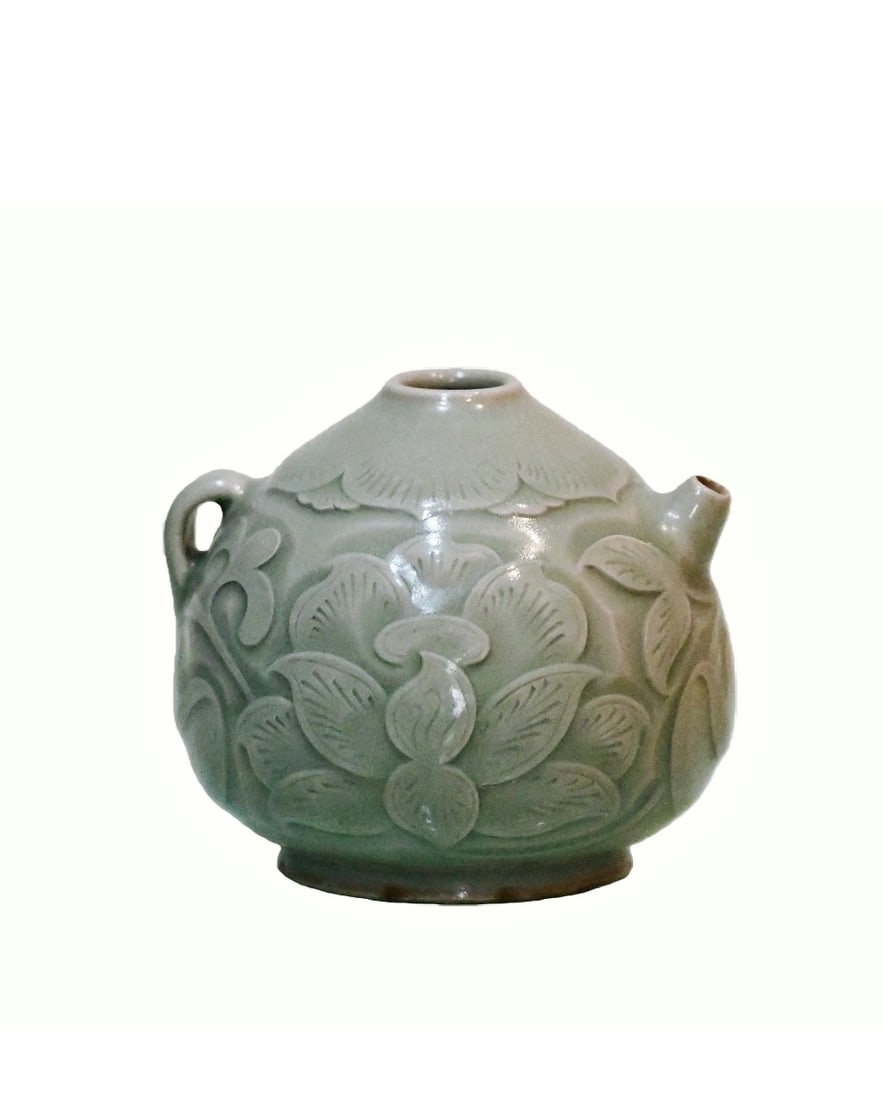 A Yaozhou Celadon Glazed Carved Floral Pattern Teapot Song Dynasty: 261034 ????????????? A Yaozhou Celadon Glazed Carved Floral Pattern Teapot Song Dynasty USD1000-2000 ???????????????????????????????????????????????????????????????????????????????????????????????????