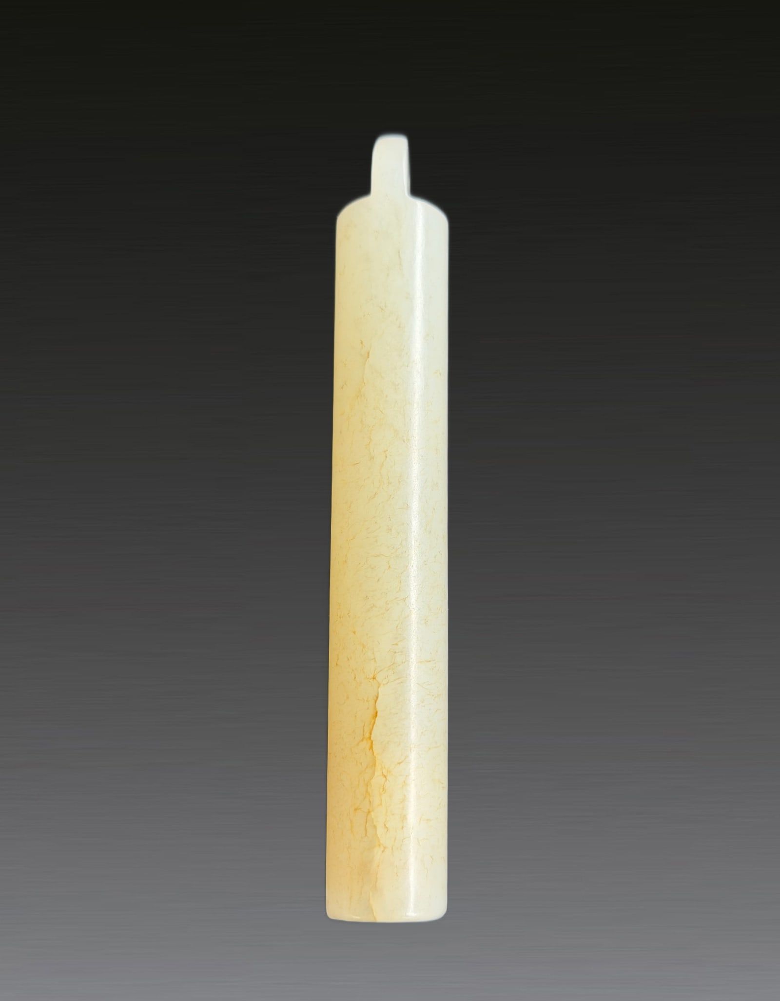 A Chinese White Jade Tube Mid-Qing Dynasty: 261087 清中期和田白玉翎管 A Chinese White Jade Tube Mid-Qing Dynasty USD800-1000 H5cm，55g 取和田白玉精&