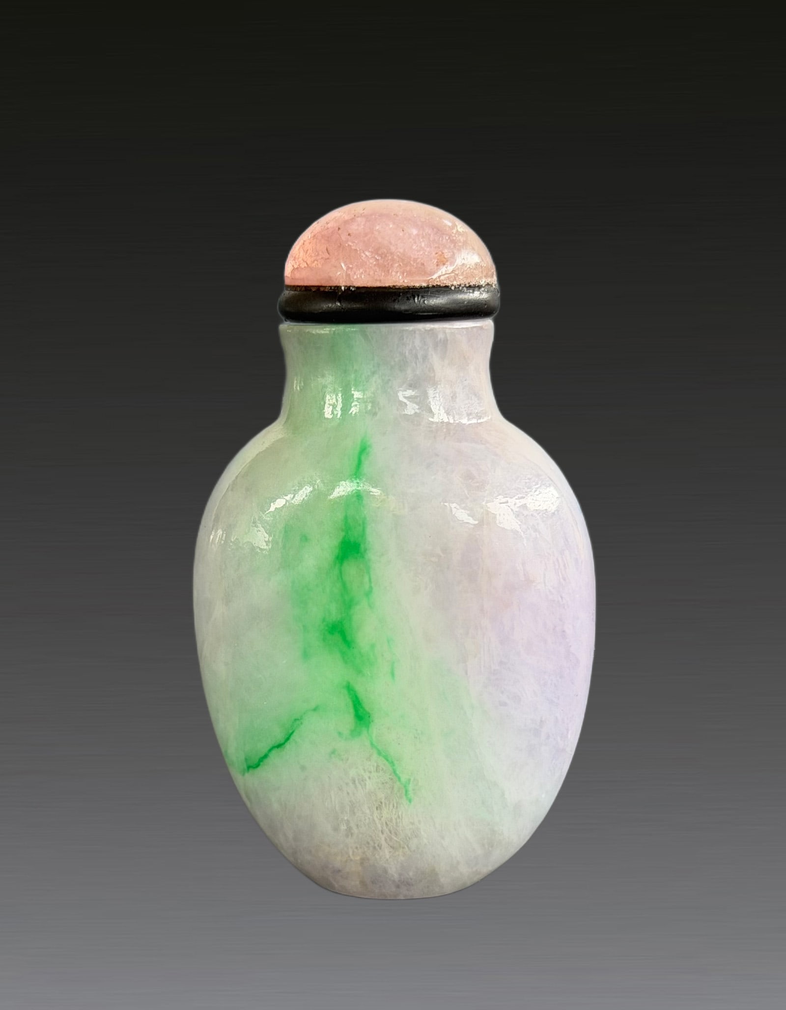 A Chinese Jadeite Snuff Bottle Qing Dynasty: 261096 清春带彩翡翠鼻烟壶1644-1912 A Chinese Jadeite Snuff Bottle Qing Dynasty USD800-1200 H6cm 以天然翡翠雕&#