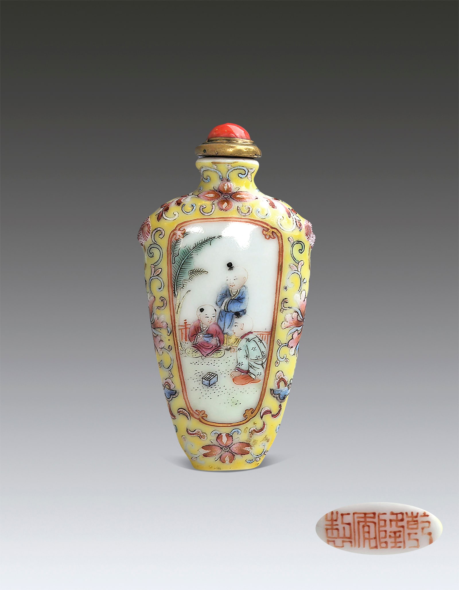 A Chinese Famille Rose Figure Snuff Bottle Qing Dynasty (1 of 8)