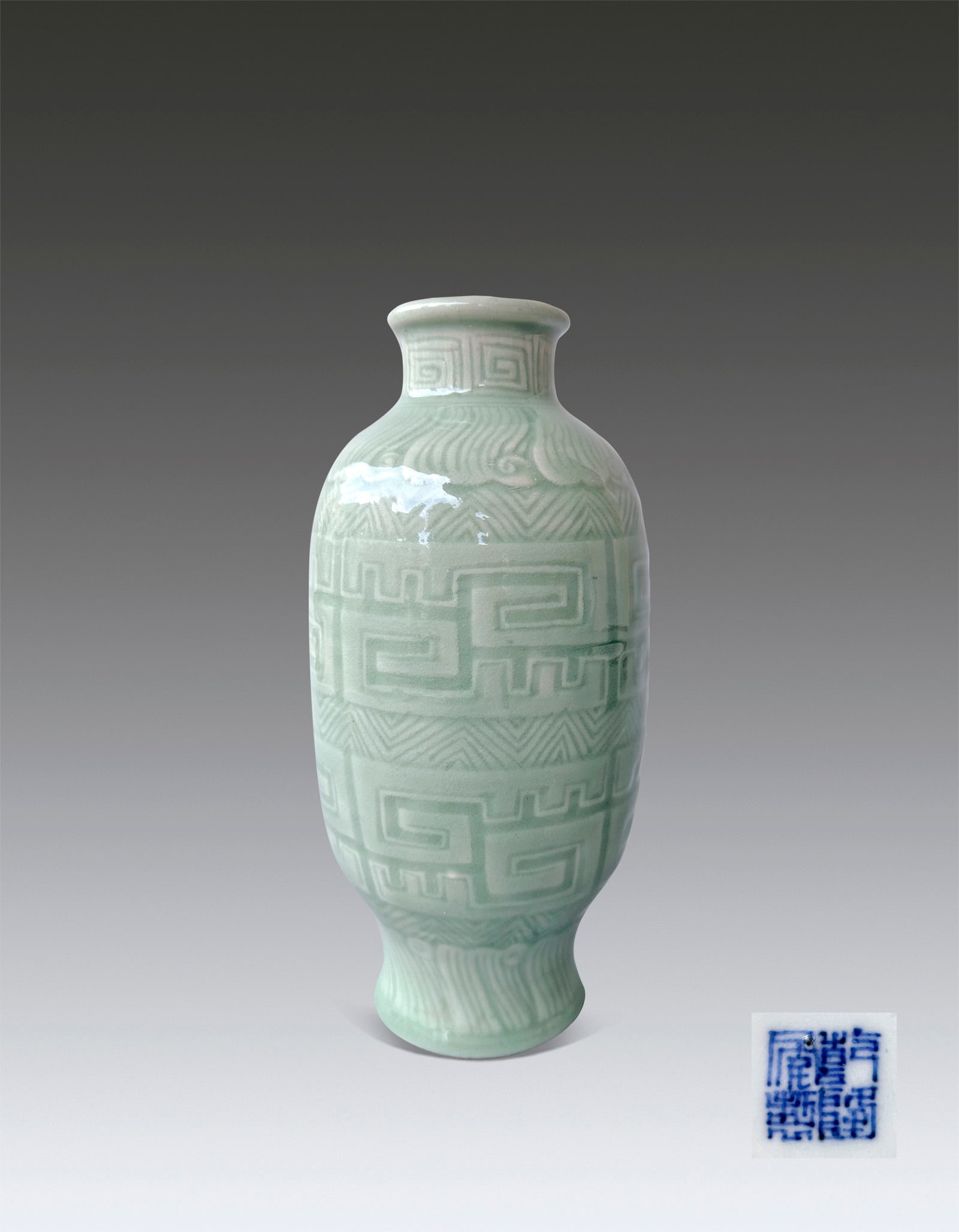 A Chinese Celadon Glazed Vase Qing Qianlong Mark: 261124 乾隆年制豆青釉暗刻灯笼瓶 A Chinese Celadon Glazed Vase Qing Qianlong Mark USD1000-2000 H22cm 款识：