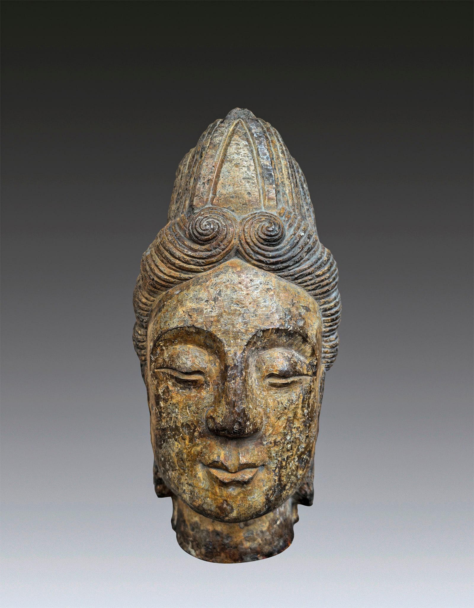 A Puding Stone Bodhisattva Head Five Dynasties 907-960: 261154 五代布丁石菩萨佛头907-960 A Puding Stone Bodhisattva Head Five Dynasties 907-960 USD4000-6000 H28cm 来源：新加