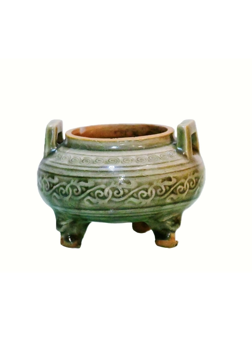A Chinese Yaozhou Kiln Tripod Song Dynasty: 261210 宋耀州窑刻花三足香炉 A Chinese Yaozhou Kiln Tripod Song Dynasty USD1000-2000 D12cm 来源：新加坡&#
