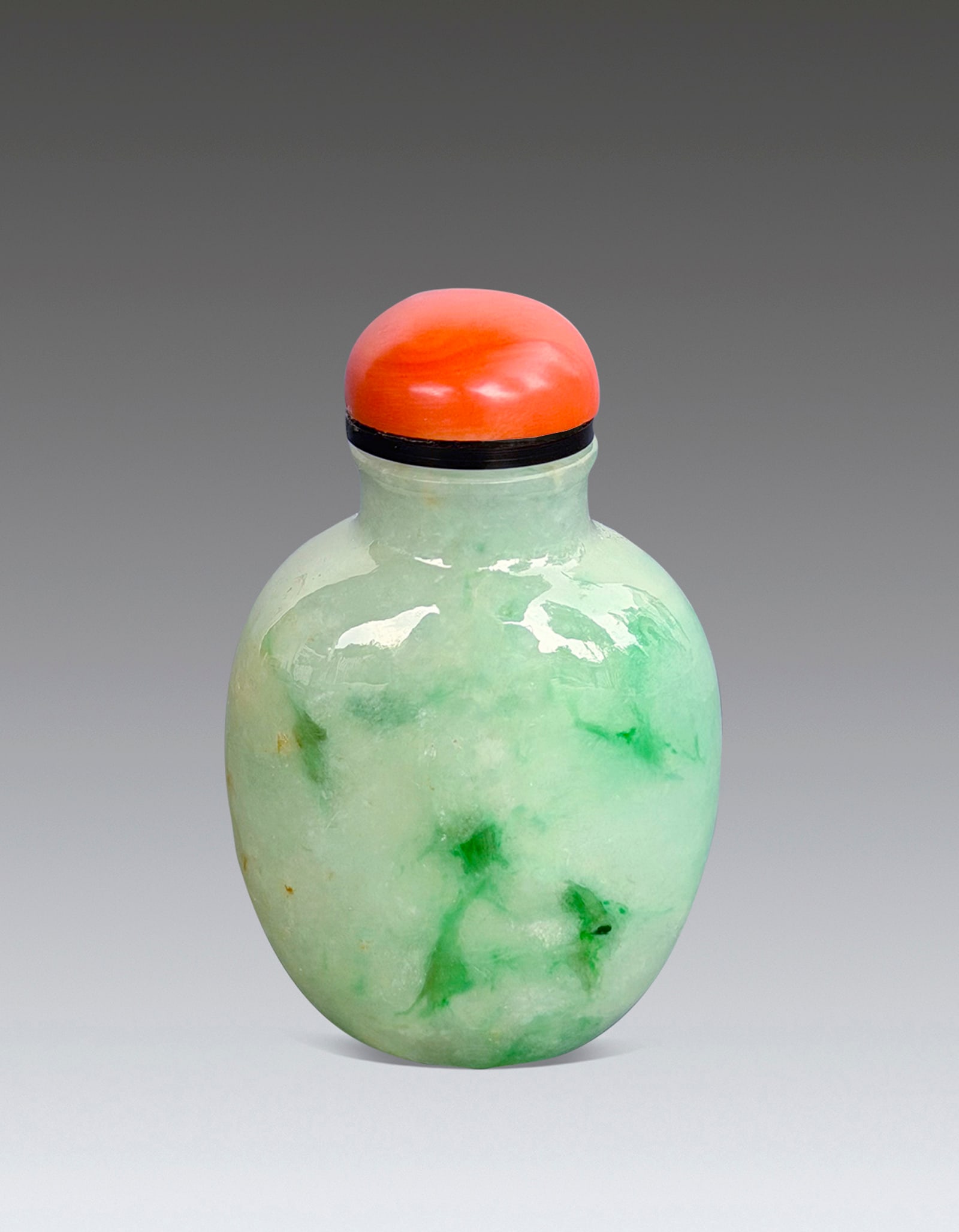 A Chinese Jadeite Snuff Bottle Qing Dynasty 1644-1912 (1 of 7)