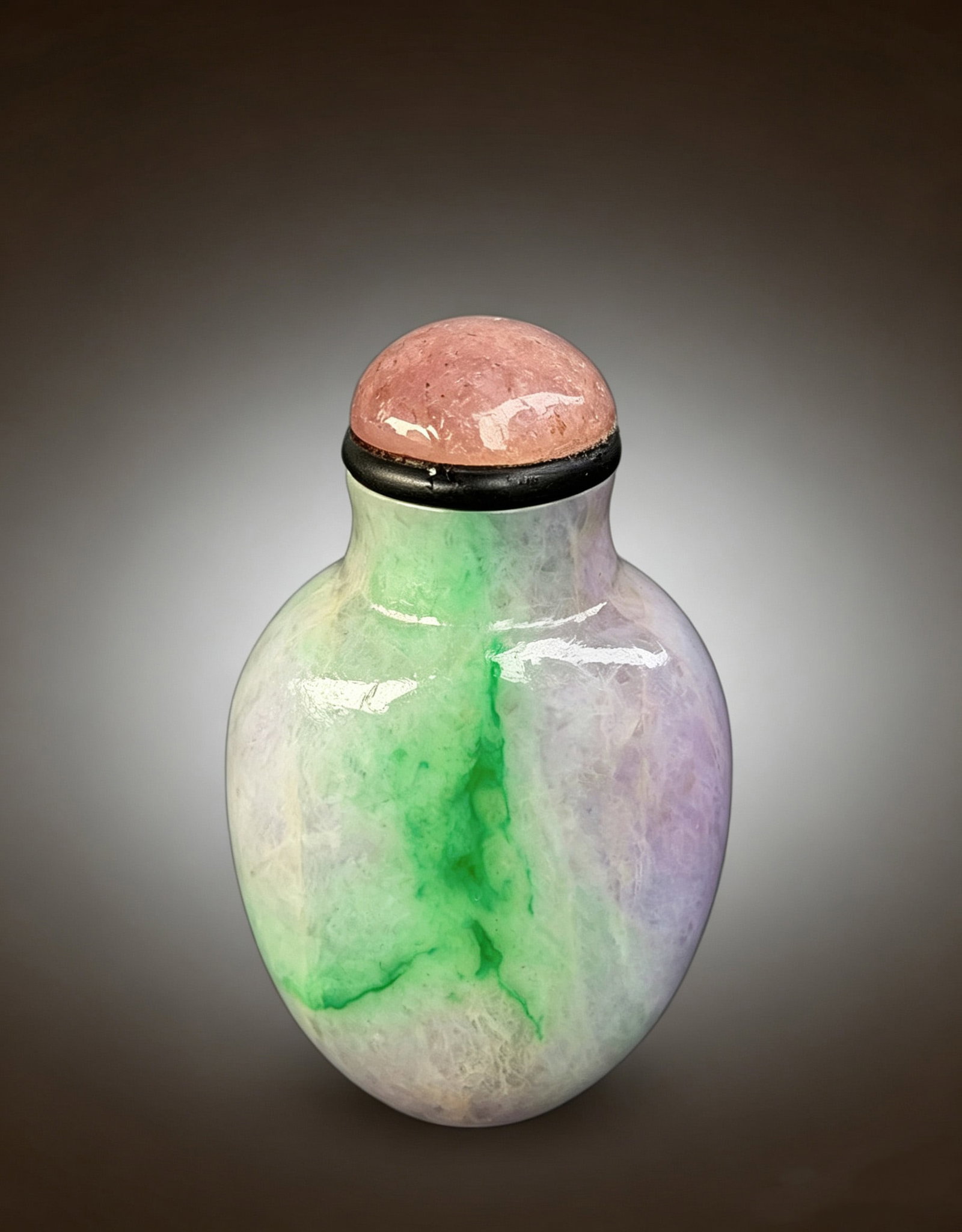 A Chinese Jadeite Snuff Bottle Qing Dynasty 1644-1912: 271083 清春带彩翡翠鼻烟壶 1644-1912 A Chinese Jadeite Snuff Bottle Qing Dynasty 1644-1912 来源：欧美收藏