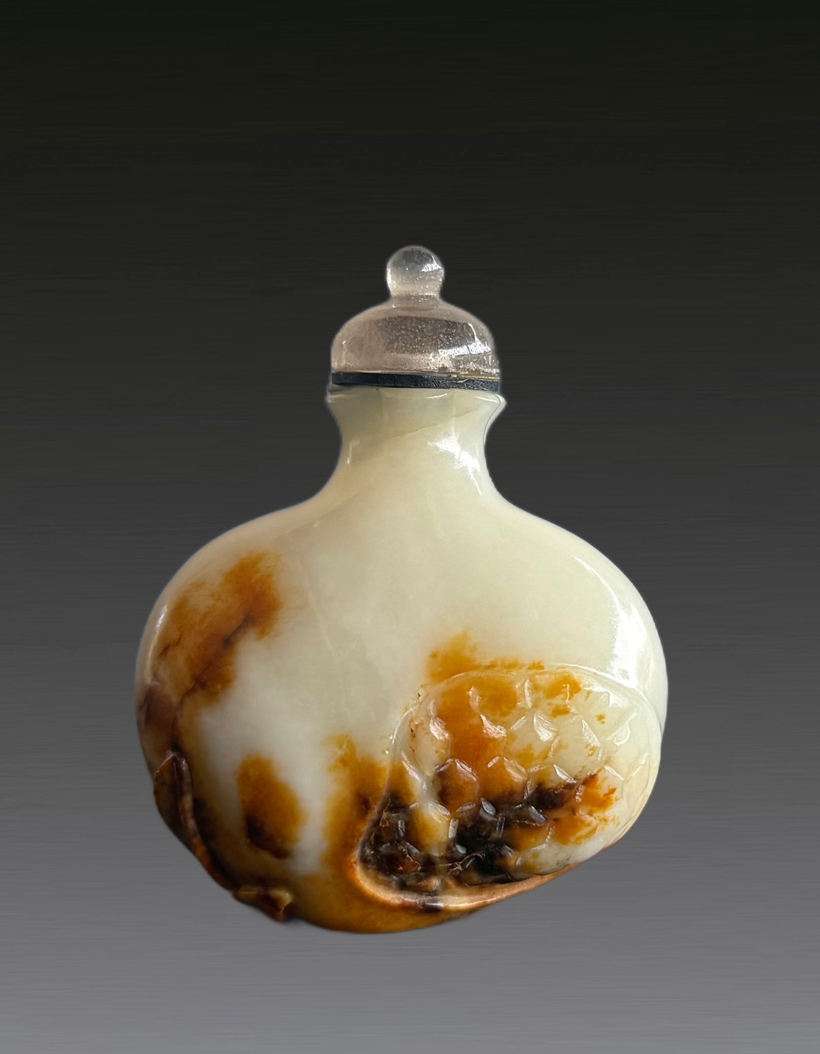 A Chinese White Jade Snuff Bottle Qing Dynasty 1644-1912: 271087 清和田白玉巧雕石榴形鼻烟壶 A Chinese White Jade Snuff Bottle Qing Dynasty 1644-1912 USD800-1500 H7cm 鼻୉