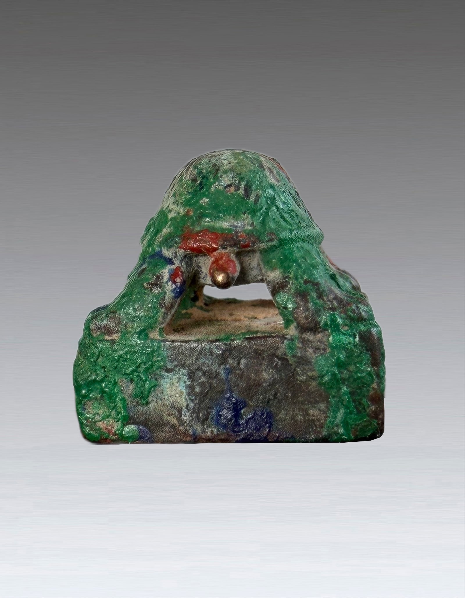 A Chinese Bronze Seal Han Dynasty BC202-AD220: 271105 汉代铜龟钮印 A Chinese Bronze Seal Han Dynasty BC202-AD220 来源：香港收藏家旧藏 USD600-800 2x2xH1
