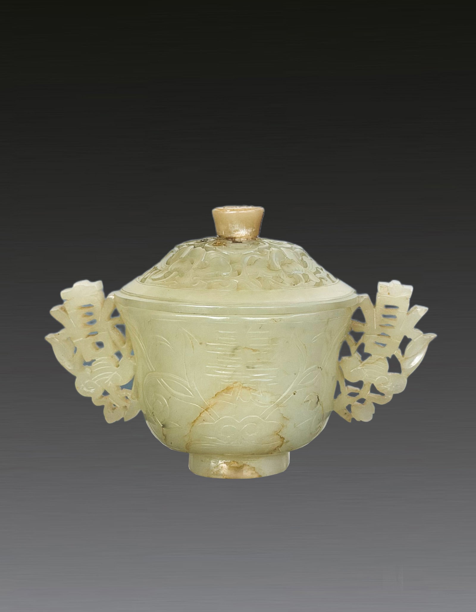 A Chinese White Jade Fushou Cup Ming Dynasty 1368-1644: 271109 明代和田白玉福寿双耳茶杯 1368-1644 A Chinese White Jade Fushou Cup Ming Dynasty 1368-1644 来源：新