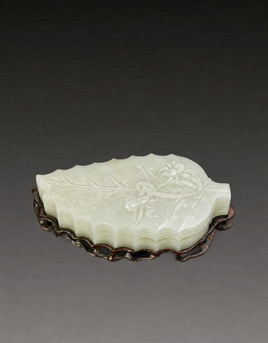 A Chinese White Jade Box Zitan Base Qing Qianlong Period 1735-1796: 271110 清乾隆巧雕和田白玉紫檀座叶形盒 1735-1796 A Chinese White Jade Box Zitan Base Qing Qianlong Period 1735-
