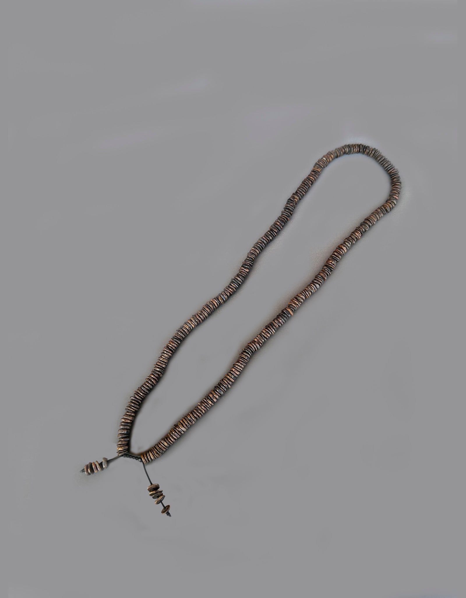 An Agarwood Pendant: 271134 沉香挂件 An Agarwood Pendant 来源：台湾收藏家旧藏 USD300-500 尺寸不一，26g 