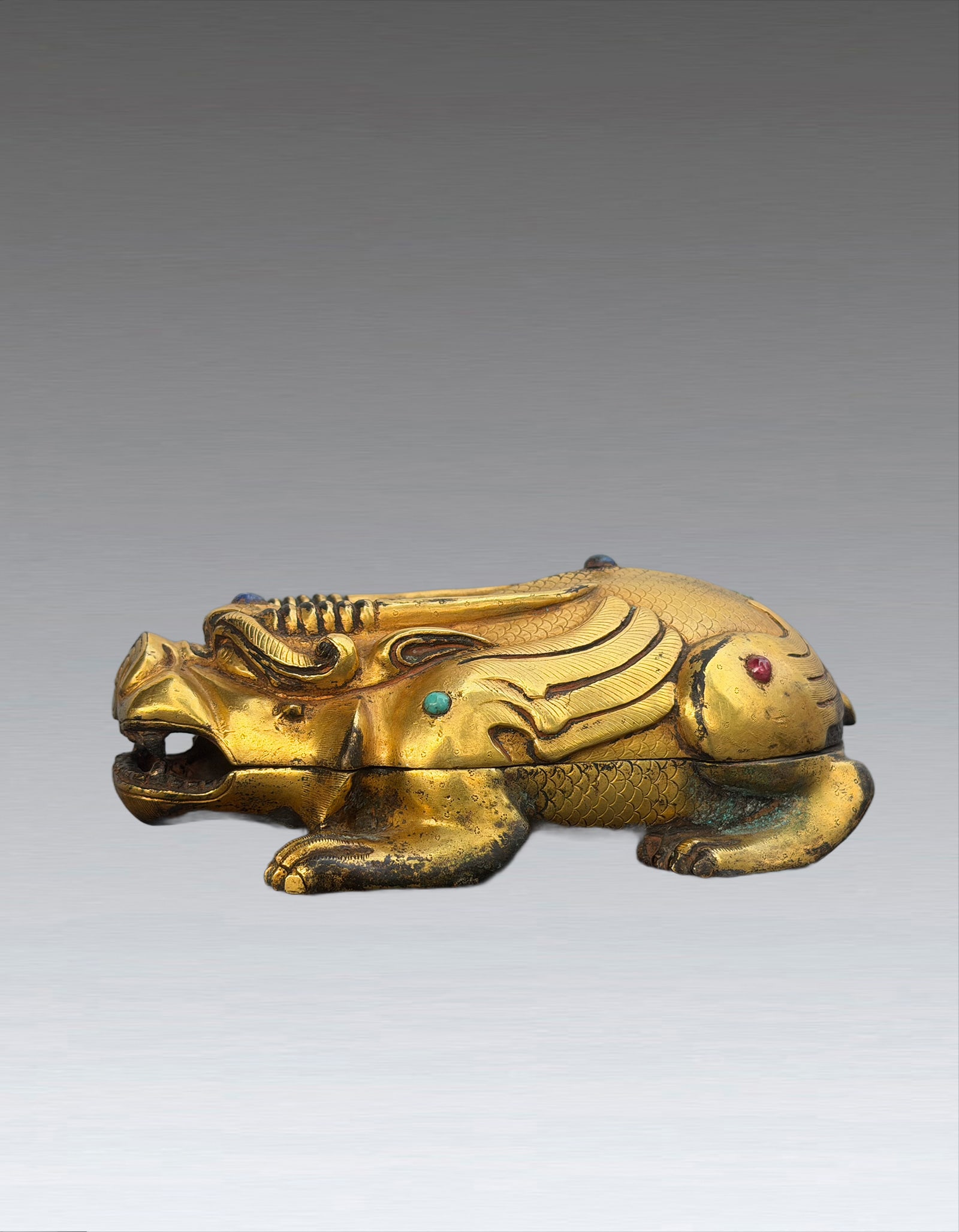 A Chinese Gilty Bronze Beast Box Early Qing Late Ming: 271139 明末清初铜鎏金镶宝瑞兽盒 A Chinese Gilty Bronze Beast Box Early Qing Late Ming 来源：日本&#