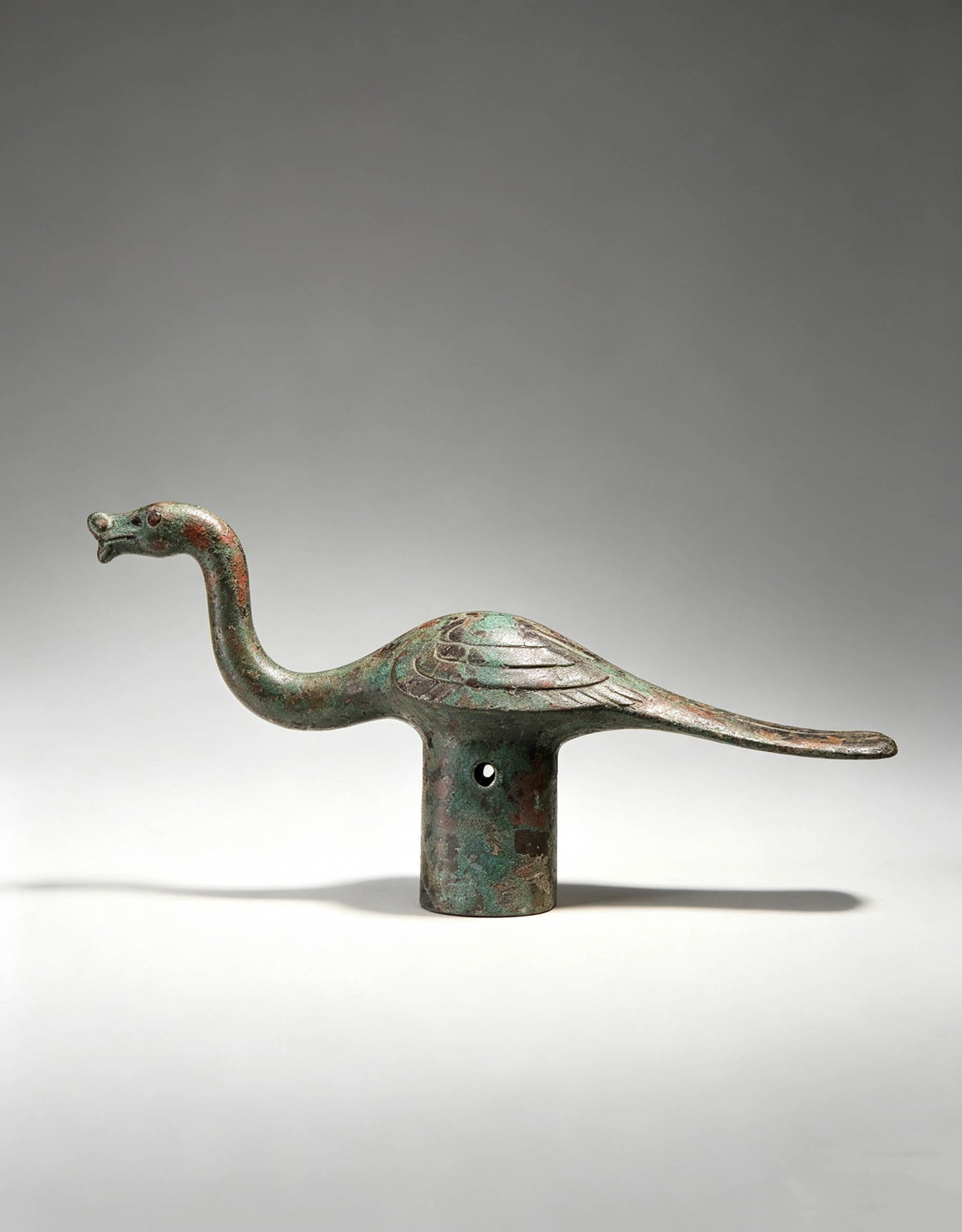A Chinese Bronze Bird Staff Finial Han Dynasty BC202-AD220: 271148 汉代青铜鸟仗首 BC202-AD220 A Chinese Bronze Bird Staff Finial Han Dynasty 206 BC–AD 220 来源：欧美收藏&