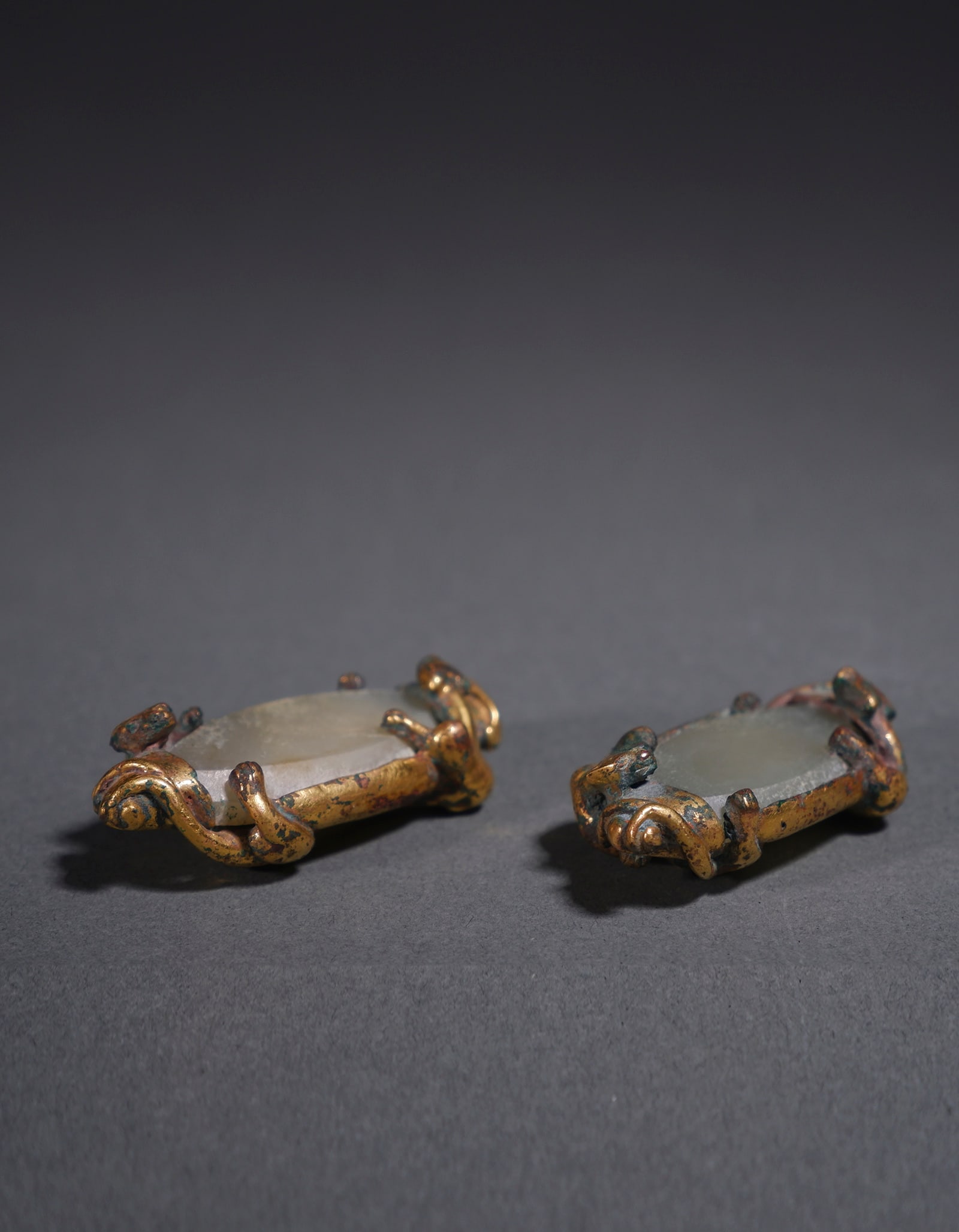 Pair of Chinese Gilt Bronze Jade DragonPatterned Pendants Han Dynasty 206BC?CAD220: 271155 汉代铜鎏金镶白玉龙纹佩一对 BC202-AD220 Pair of Chinese Gilt Bronze Jade DragonPatterned Pendants Han Dynasty 206BC&