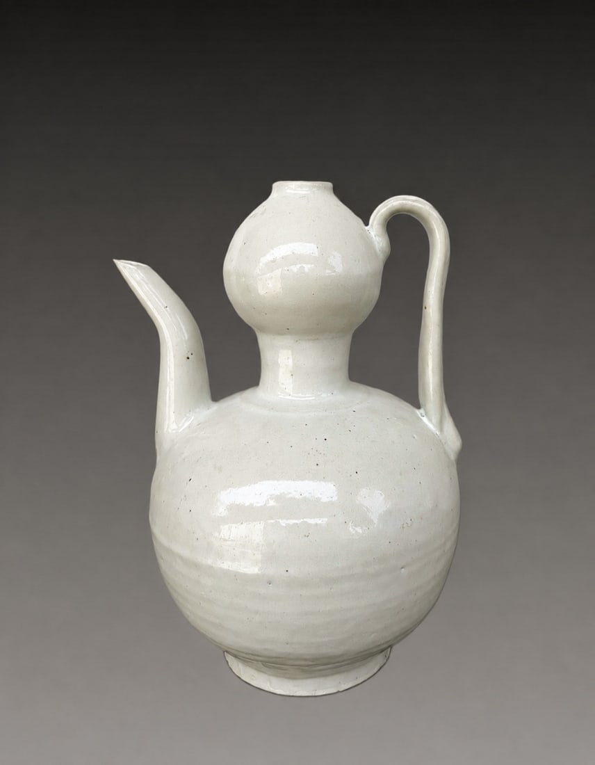 A Chinese White Teapot Song Dynasty 960?C1279 (1 of 9)