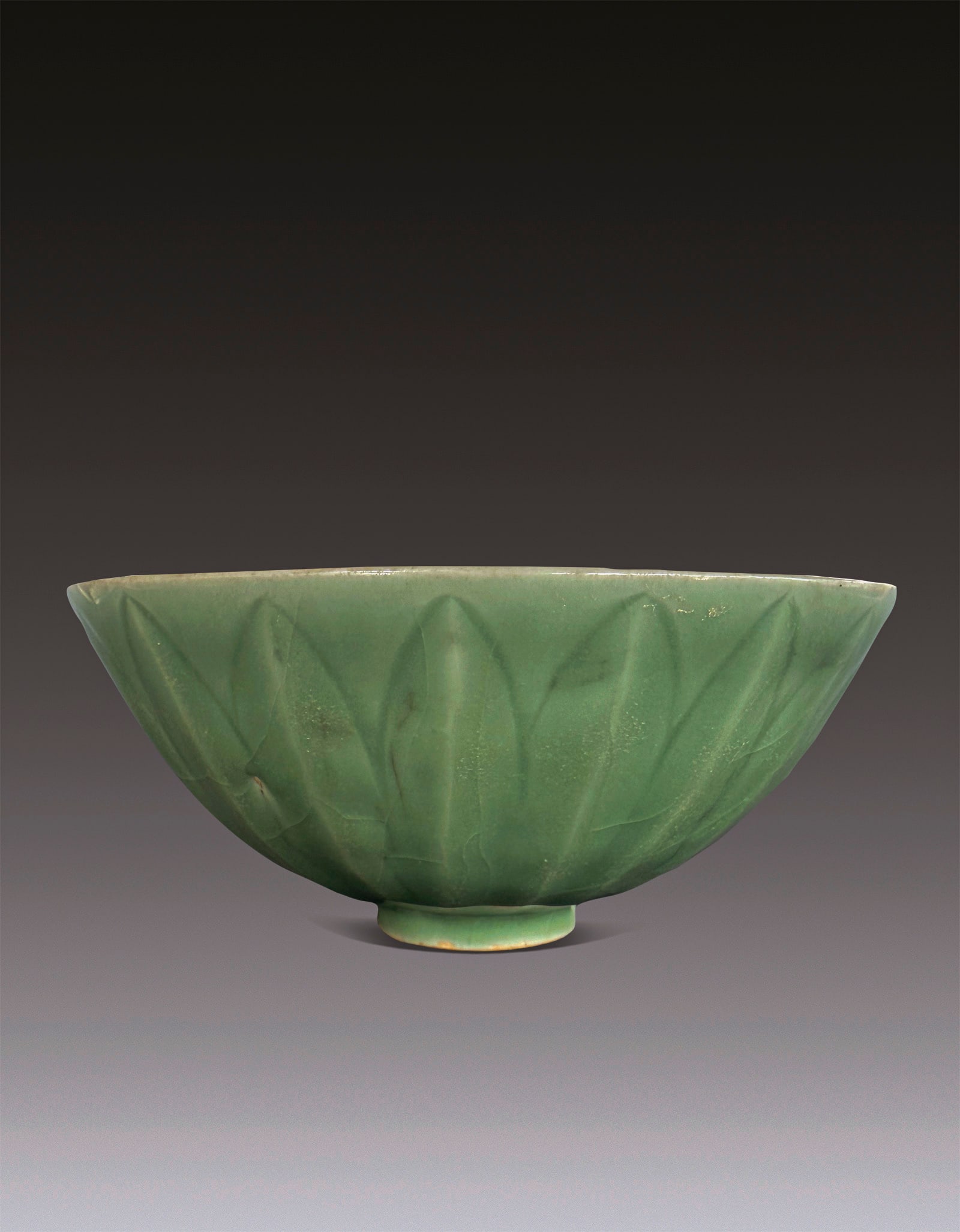 A Chinese Celadon Bowl Song Dynasty 960?C1279: 271167 宋代龙泉莲瓣梅子青碗 960–1279 A Chinese Celadon Bowl Song Dynasty 960–1279 来源：日本ਟ