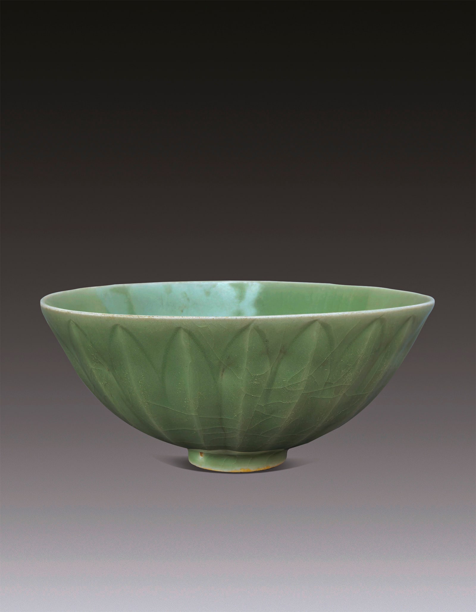 A Chinese Celadon Bowl Song Dynasty 960?C1279: 271167 宋代龙泉莲瓣梅子青碗 960–1279 A Chinese Celadon Bowl Song Dynasty 960–1279 来源：日本ਟ