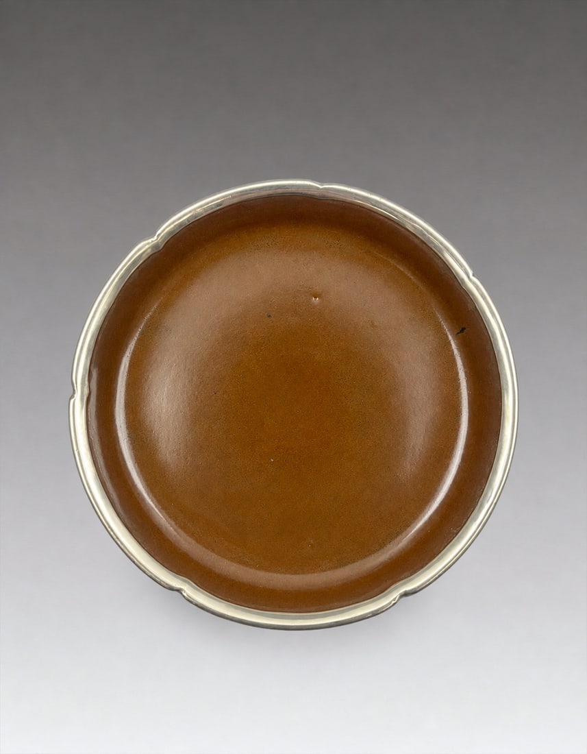 A Chinese Yaozhou Kiln Red Bowl with Silver Rim Song Dynasty 960-1279: 271178 宋代红耀州花瓣形银边碗 960-1279 A Chinese Yaozhou Kiln Red Bowl with Silver Rim Song Dynasty 960-1279 来源：&