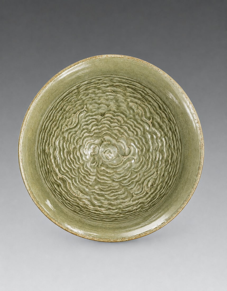 A Chinese Yaozhou Kiln Flower Bowl Song Dynasty: 271187 宋代耀州窑刻花海水鱼纹盏 960-1279 A Chinese Yaozhou Kiln Flower Bowl Song Dynasty 来源：新加