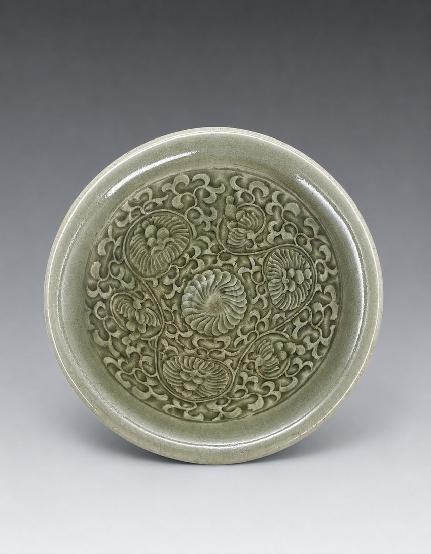 A Chinese Yaozhou Kiln Flower Bowl Song Dynasty 960-1279: 271189 宋代耀州窑缠枝花卉纹盏 960-1279 A Chinese Yaozhou Kiln Flower Bowl Song Dynasty 960-1279 来源：新ࡃ