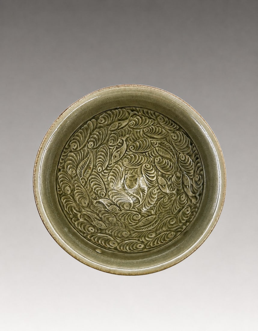 A Chinese Yaozhou Kiln Fish Bowl Song Dynasty 960-1279: 271192 宋代耀州窑刻花海水鱼纹盏 960-1279 A Chinese Yaozhou Kiln Fish Bowl Song Dynasty 960-1279 来源：新