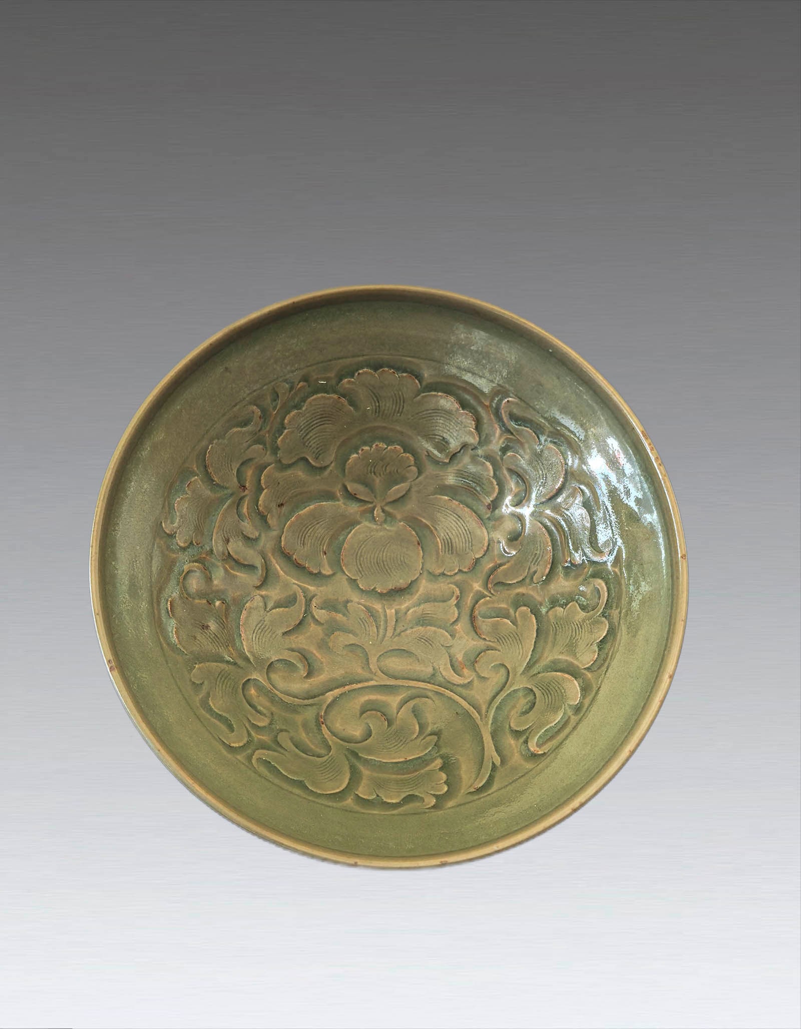 A Chinese Yaozhou Kiln Flower Bowl Song Dynasty 960-1279: 271193 宋代耀州窑刻花盏 960-1279 A Chinese Yaozhou Kiln Flower Bowl Song Dynasty 960-1279 来源：新加坡郭૎