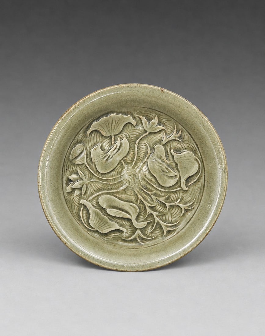 A Chinese Yaozhou Kiln Lotus Bird Bowl 960-1279: 271194 宋代耀州窑刻花莲池鸳鸯纹盏 960-1279 A Chinese Yaozhou Kiln Lotus Bird Bowl 960-1279 来源：新