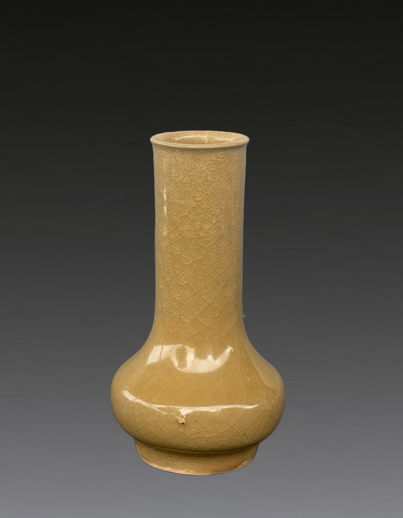 A Chinese Celadon Vase Song Dynasty 960?C1279: 271214 宋代龙泉窑米黄釉直颈瓶 960–1279 A Chinese Celadon Vase Song Dynasty 960–1279 来源：台ଌ