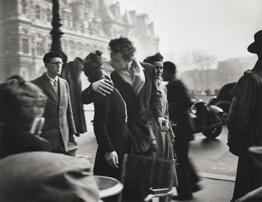 ROBERT DOISNEAU, 1912-1994 Le baiser de L'Hotel de