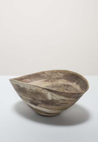 LUCIE RIE, 1902-1995 Large oval bowl, ca. 1965 Mix