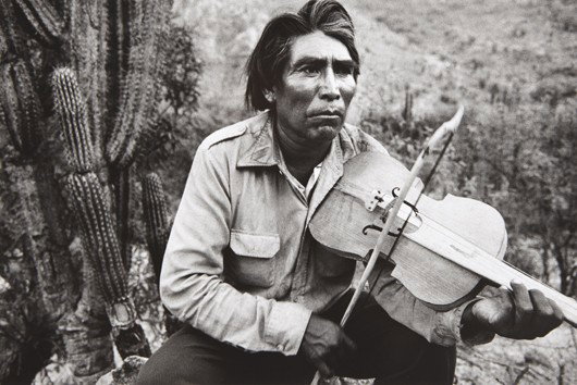 SEBASTIÄO SALGADO, Mexico (Man with Violin), 1984